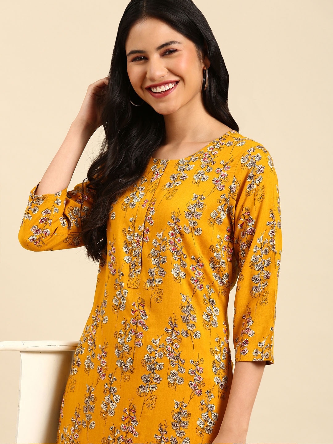 

SHOWOFF Women Mustard Yellow Floral Printed Straight Kurta