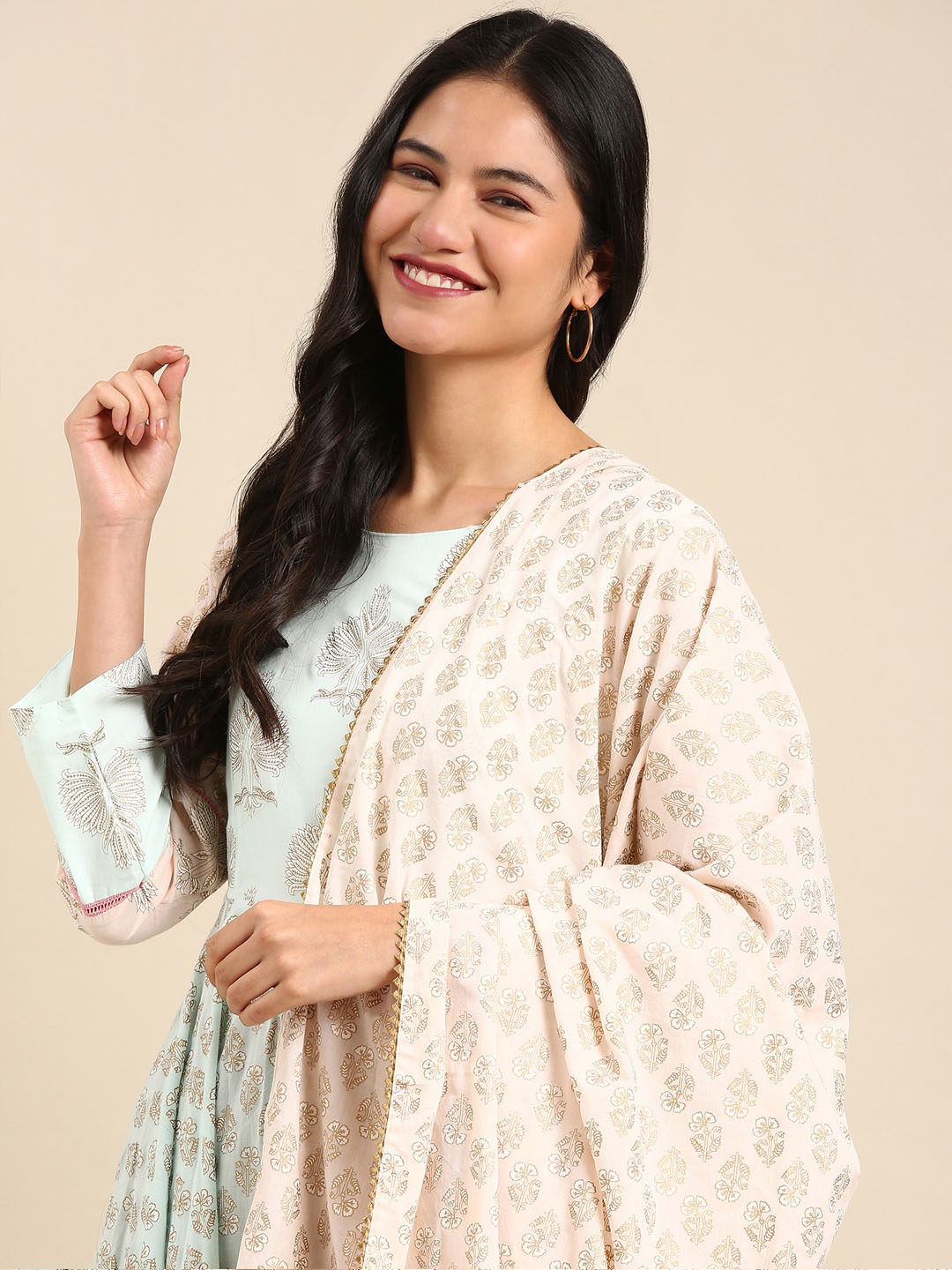 

SHOWOFF Floral Printed V-Neck Kurta, Peach