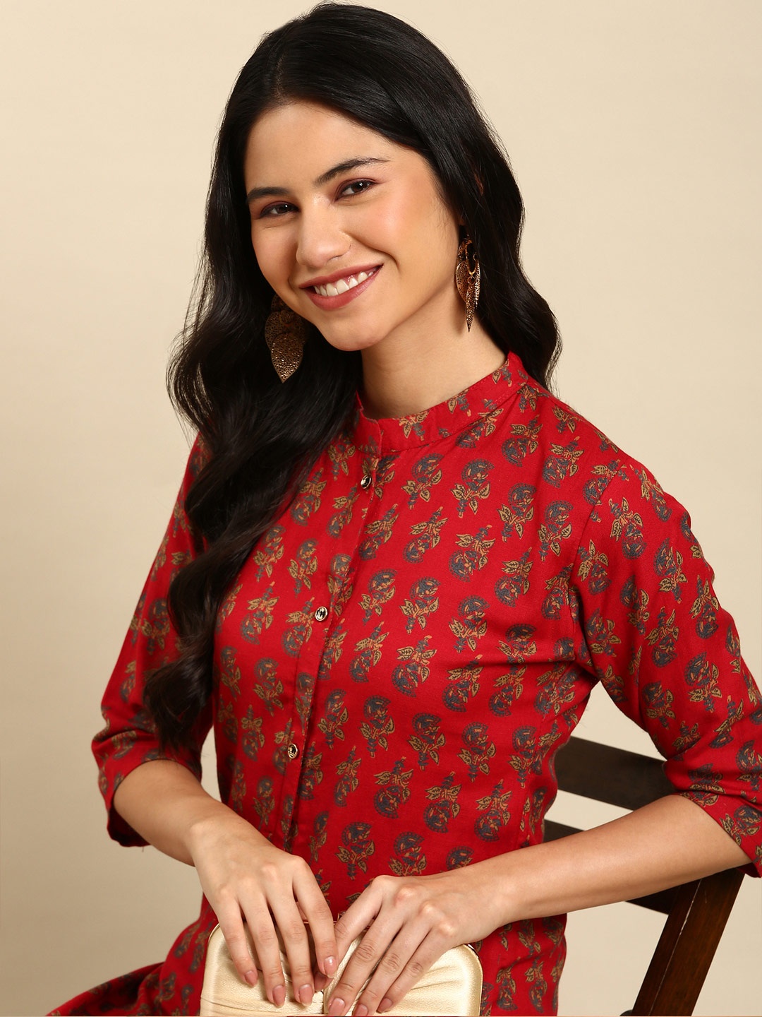 

SHOWOFF Women Red Floral Printed Thread Work Floral Kurta