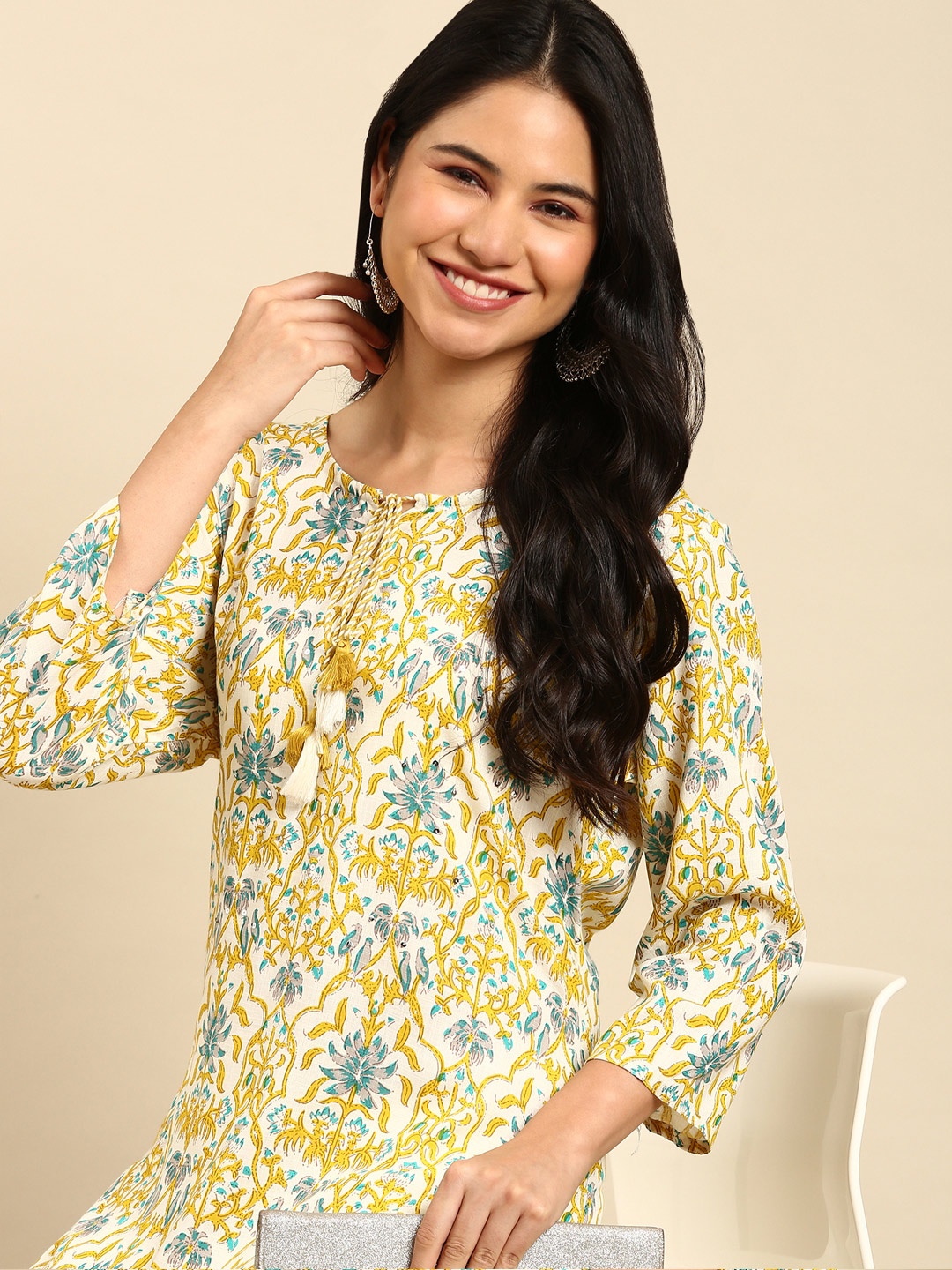 

SHOWOFF Floral Printed Tie-Up Neck Kurta, Off white