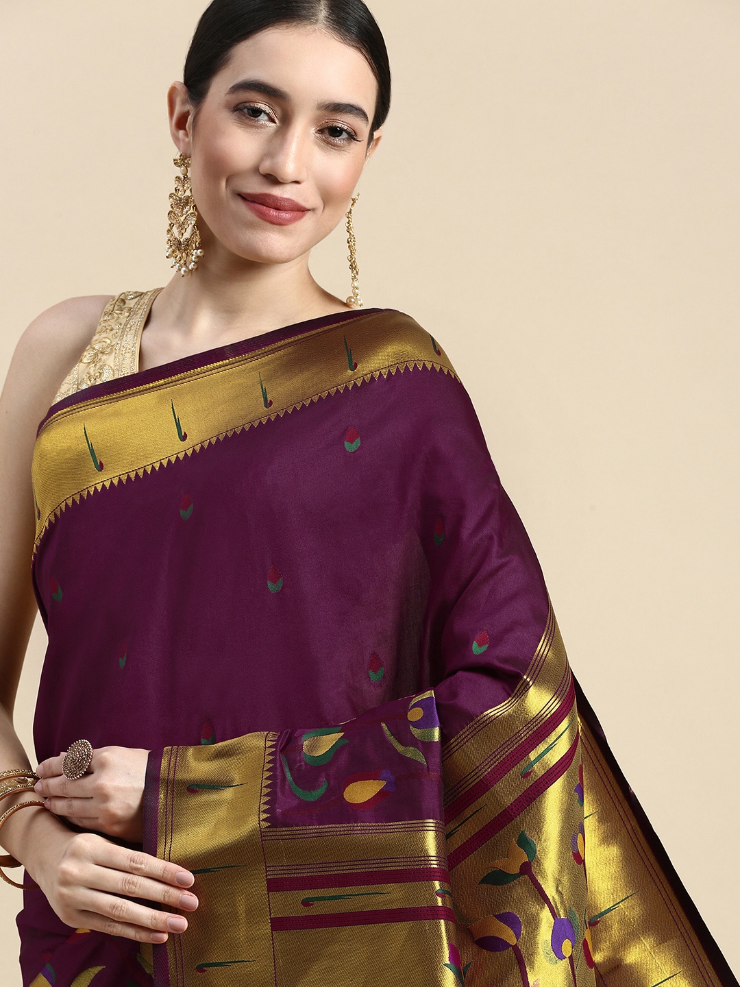 

Royal Rajgharana Saree Woven Design Floral Zari Art Silk Saree, Magenta