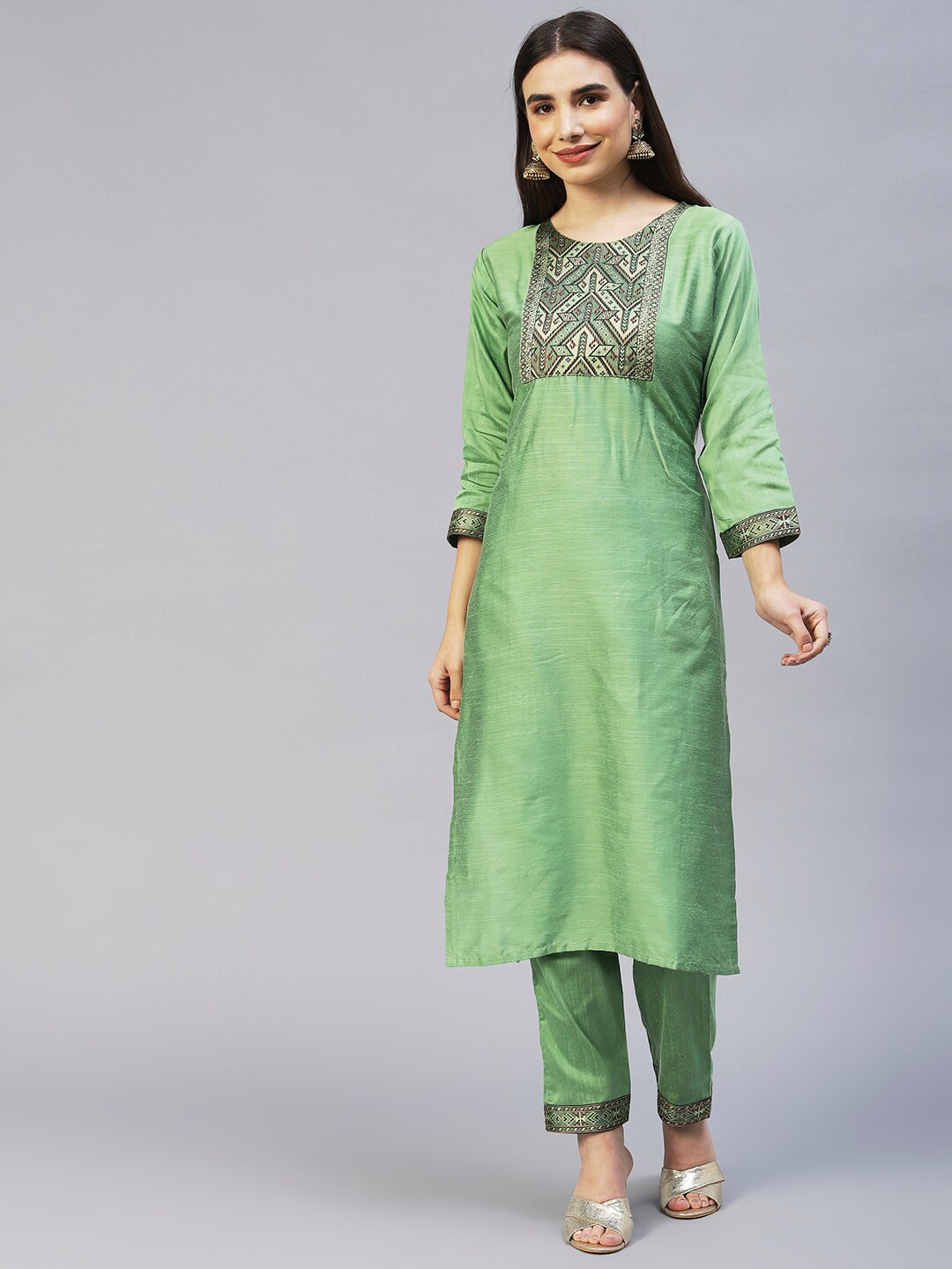 

POONAM DESIGNER Women Green Printed Kurta with Trousers & Dupatta