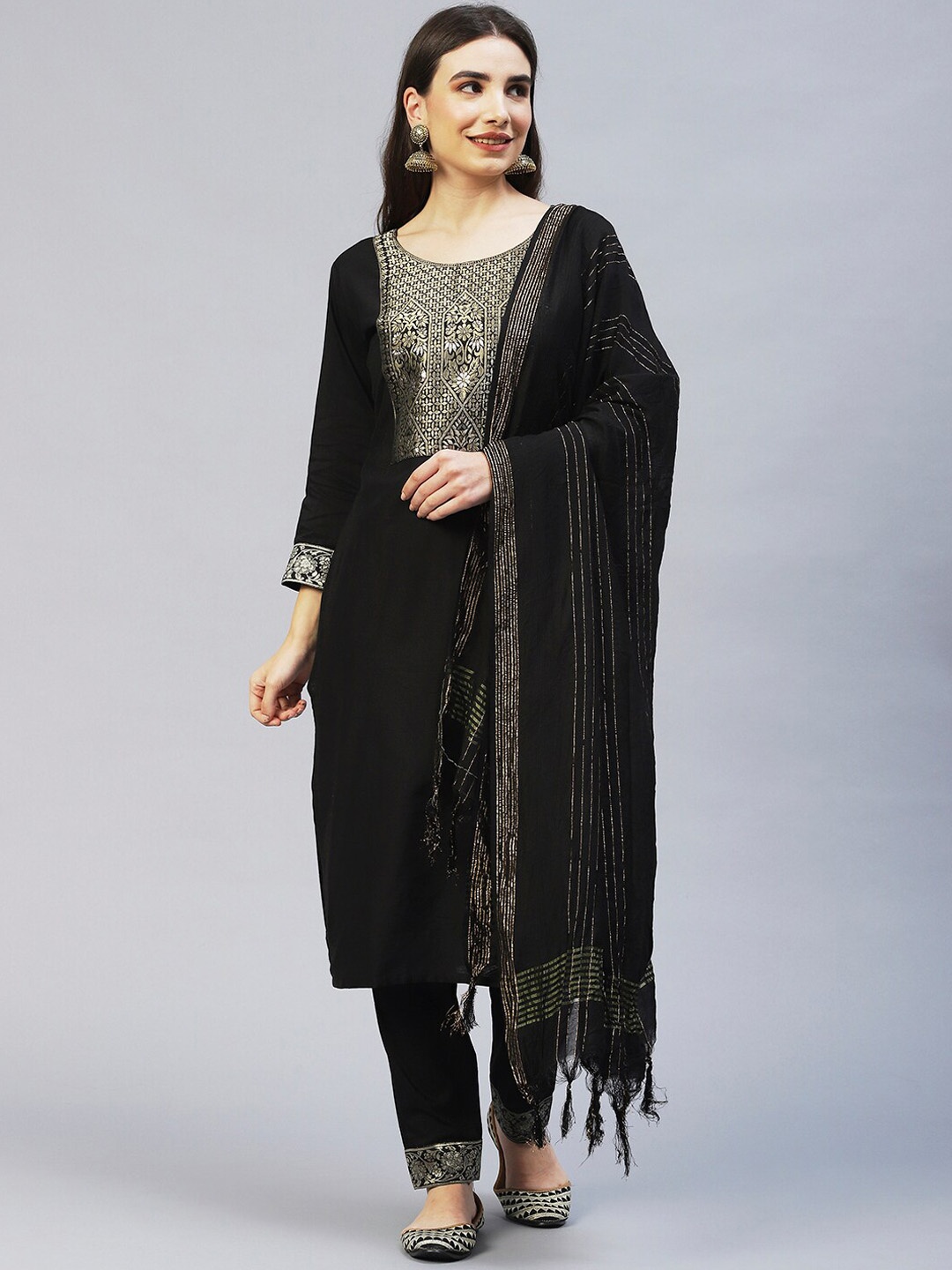 

POONAM DESIGNER Women Black Floral Yoke Design Kurta With Trousers & Dupatta