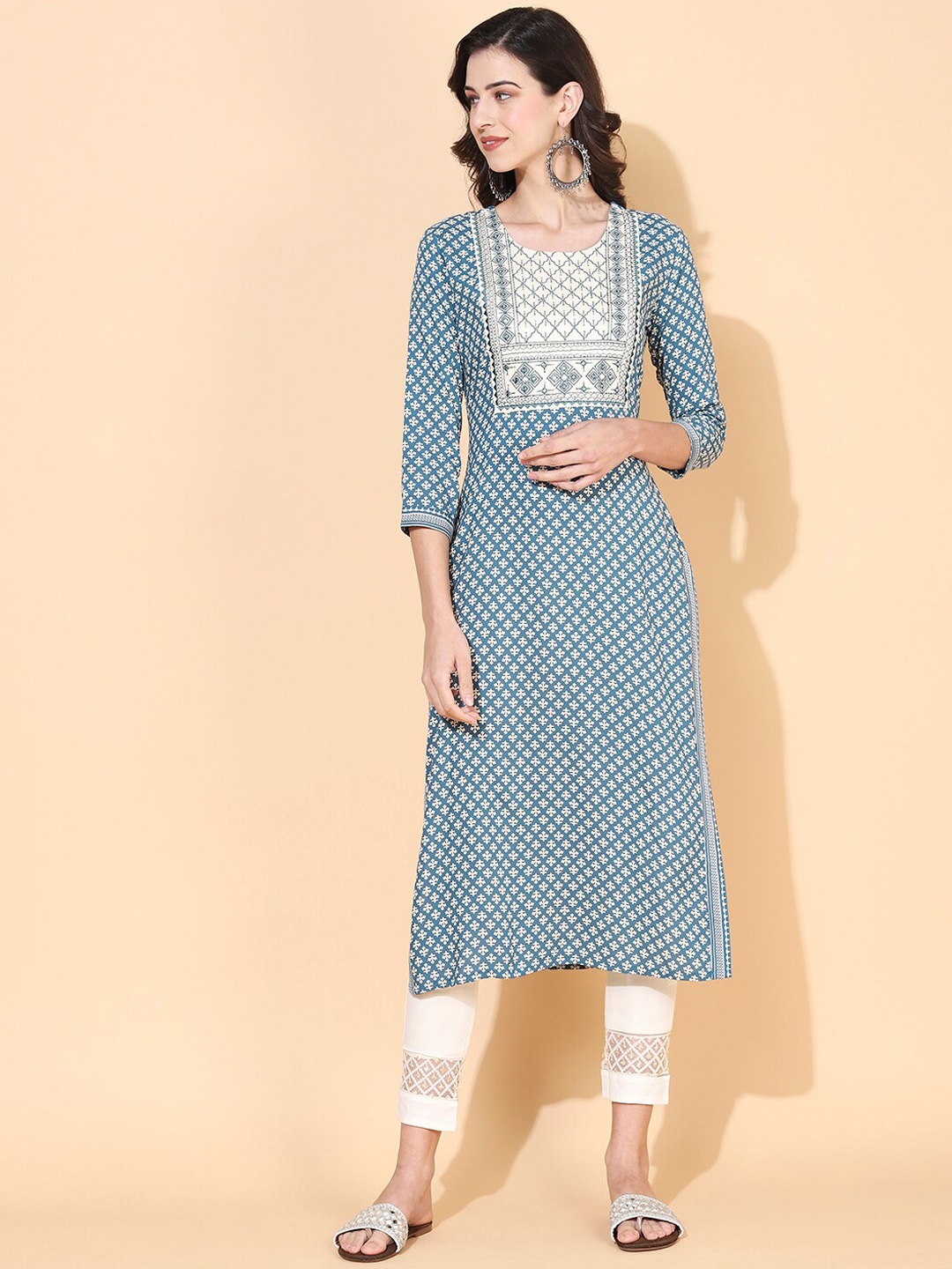 

FASHOR Women Blue & Off White Embroidered Straight Kurta