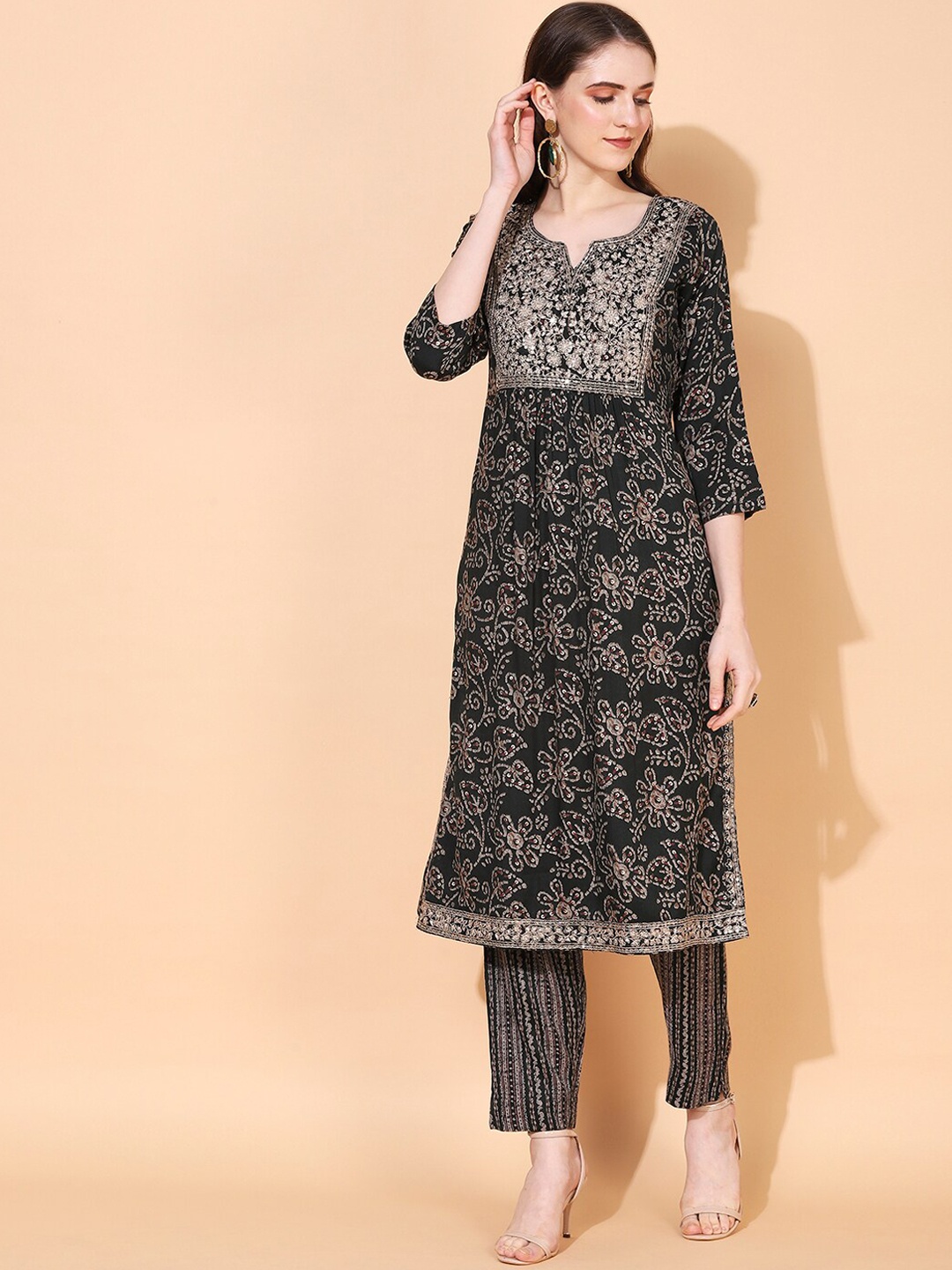 

FASHOR Women Olive Green Floral Printed Pleated Sequinned Kurta With Trousers