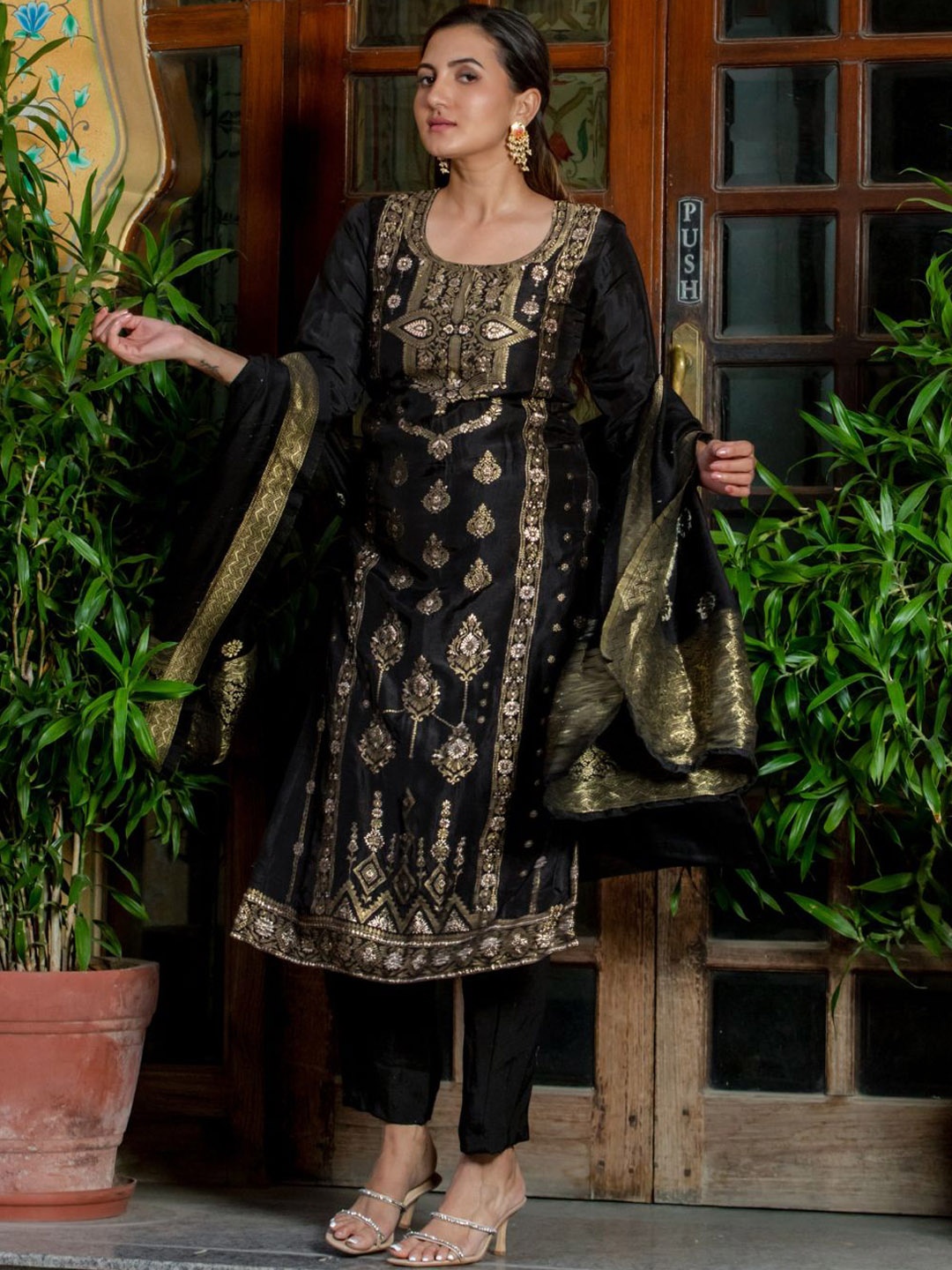 

HOUSE OF JAMOTI Women Black Ethnic Motifs Kurta with Trousers & With Dupatta