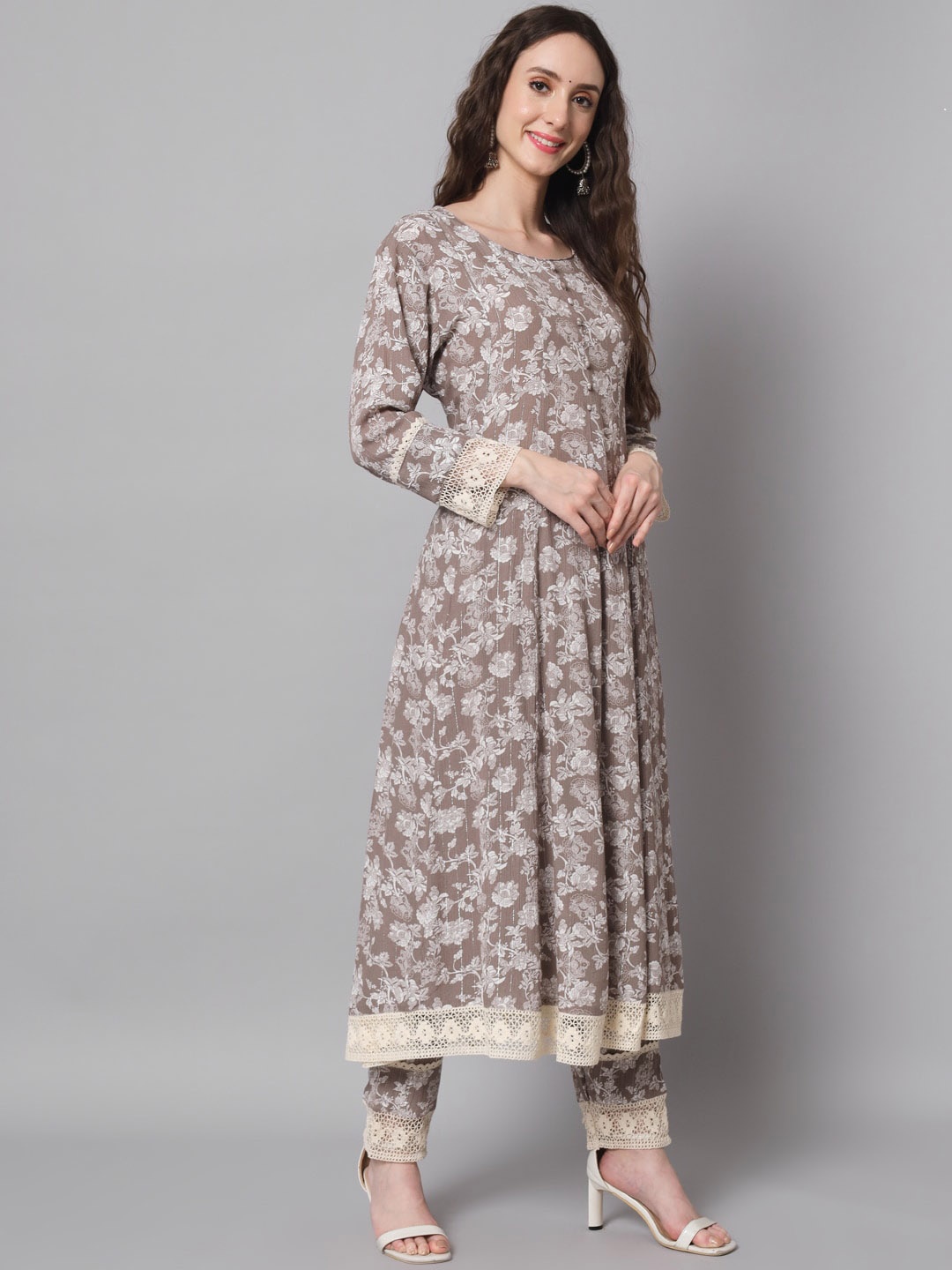 

Silai Bunai Women Brown Floral Printed Kurta With Trousers & Dupatta