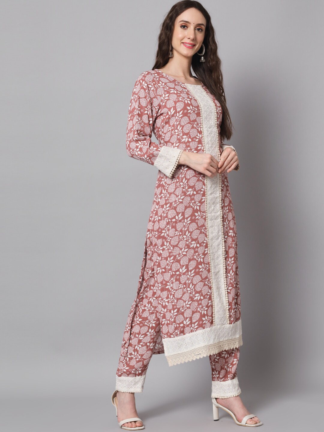 

Silai Bunai Women Peach Floral Printed Kurta with Trousers & Dupatta