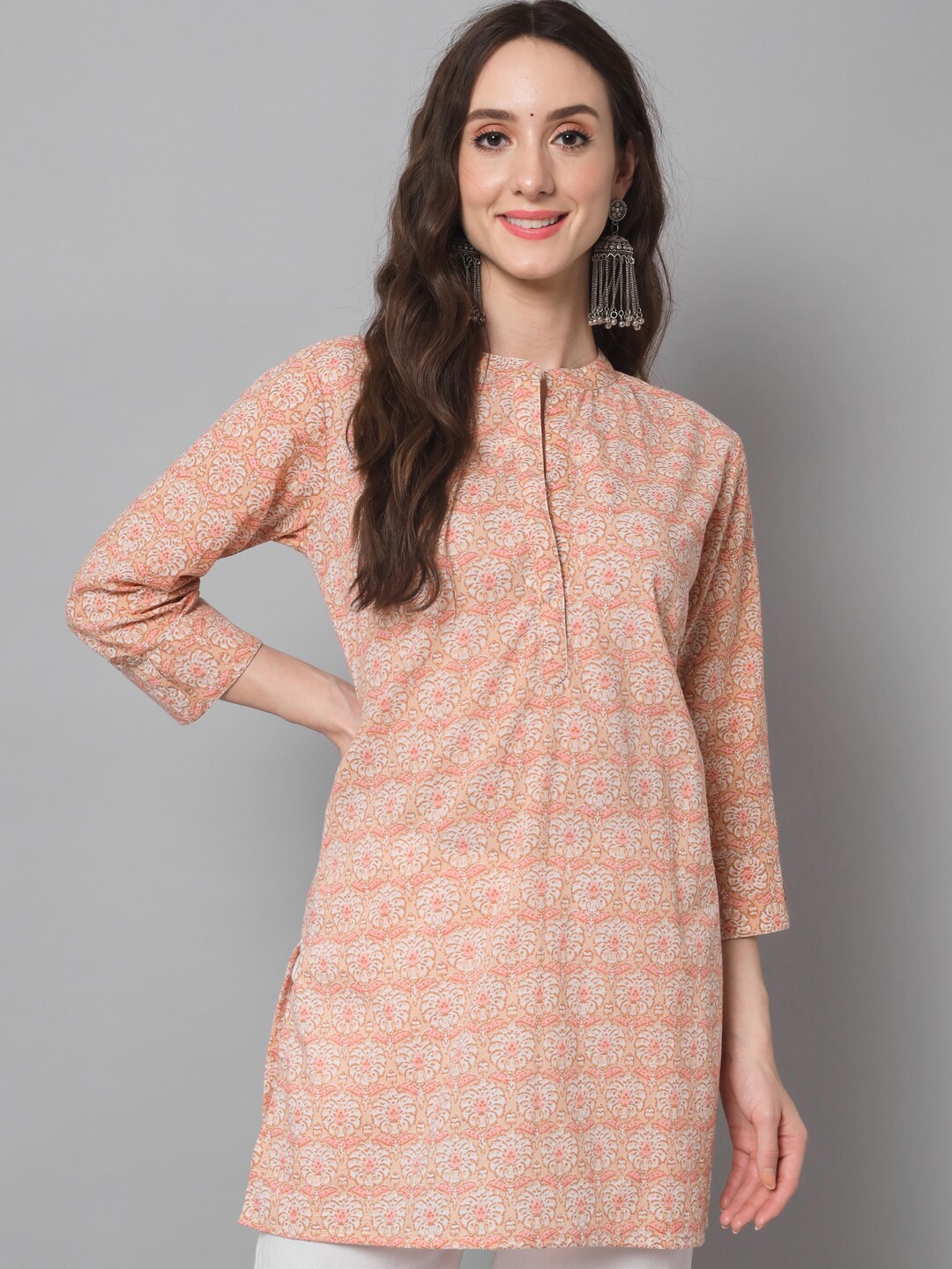 

Silai Bunai Women Peach & Off White Printed Cotton Straight Kurta