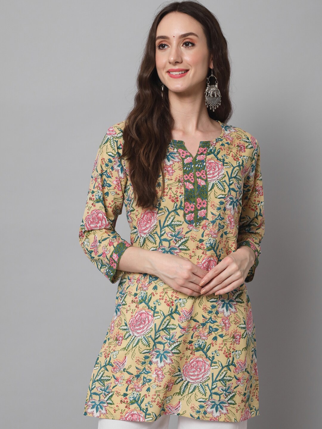 

Silai Bunai Floral Printed Straight Cotton Kurta, Yellow