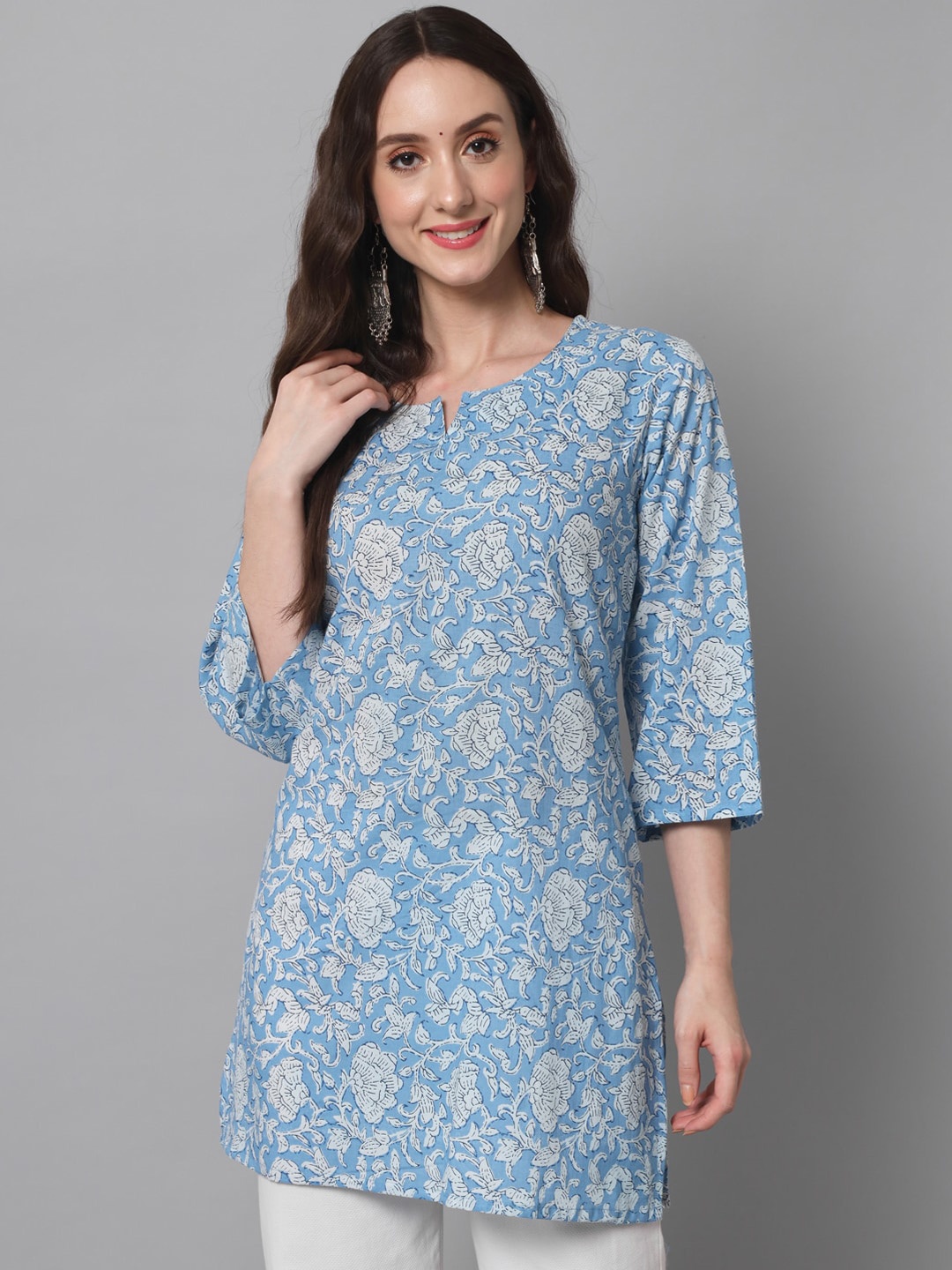 

Silai Bunai Women Blue & White Ethnic Motifs Printed Cotton Kurta