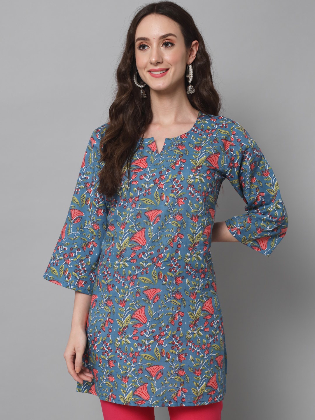 

Silai Bunai Women Blue & Pink Floral Printed Cotton Kurta