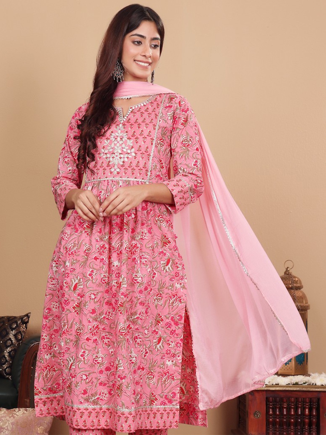 

Varanga Pink Floral Printed Pure Cotton Kurta with Trousers & With Dupatta