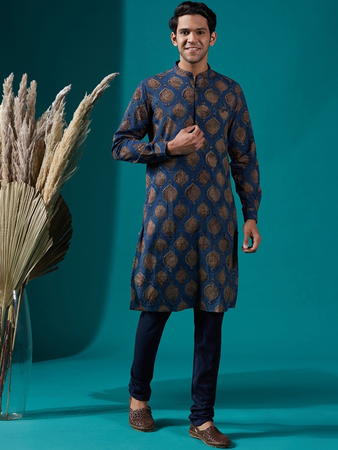 

Fabindia Men Blue Ethnic Motifs Printed Cotton Kurta
