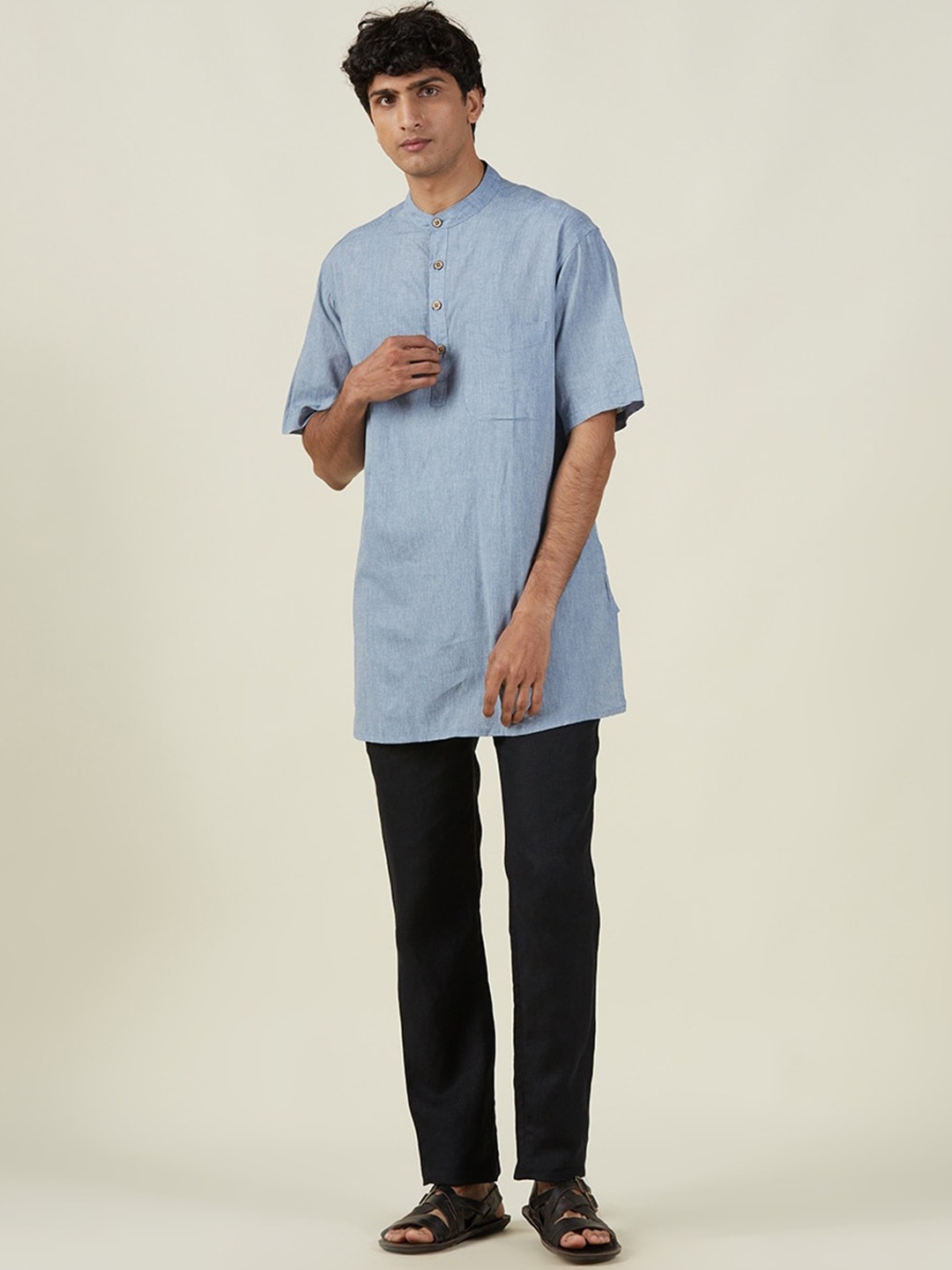

Fabindia Men Blue Mandarin Collar Cotton Kurta