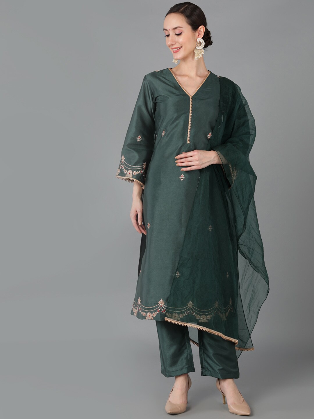 

AHIKA Green Ethnic Motifs Embroidered Gotta Patti Kurta with Trousers & With Dupatta