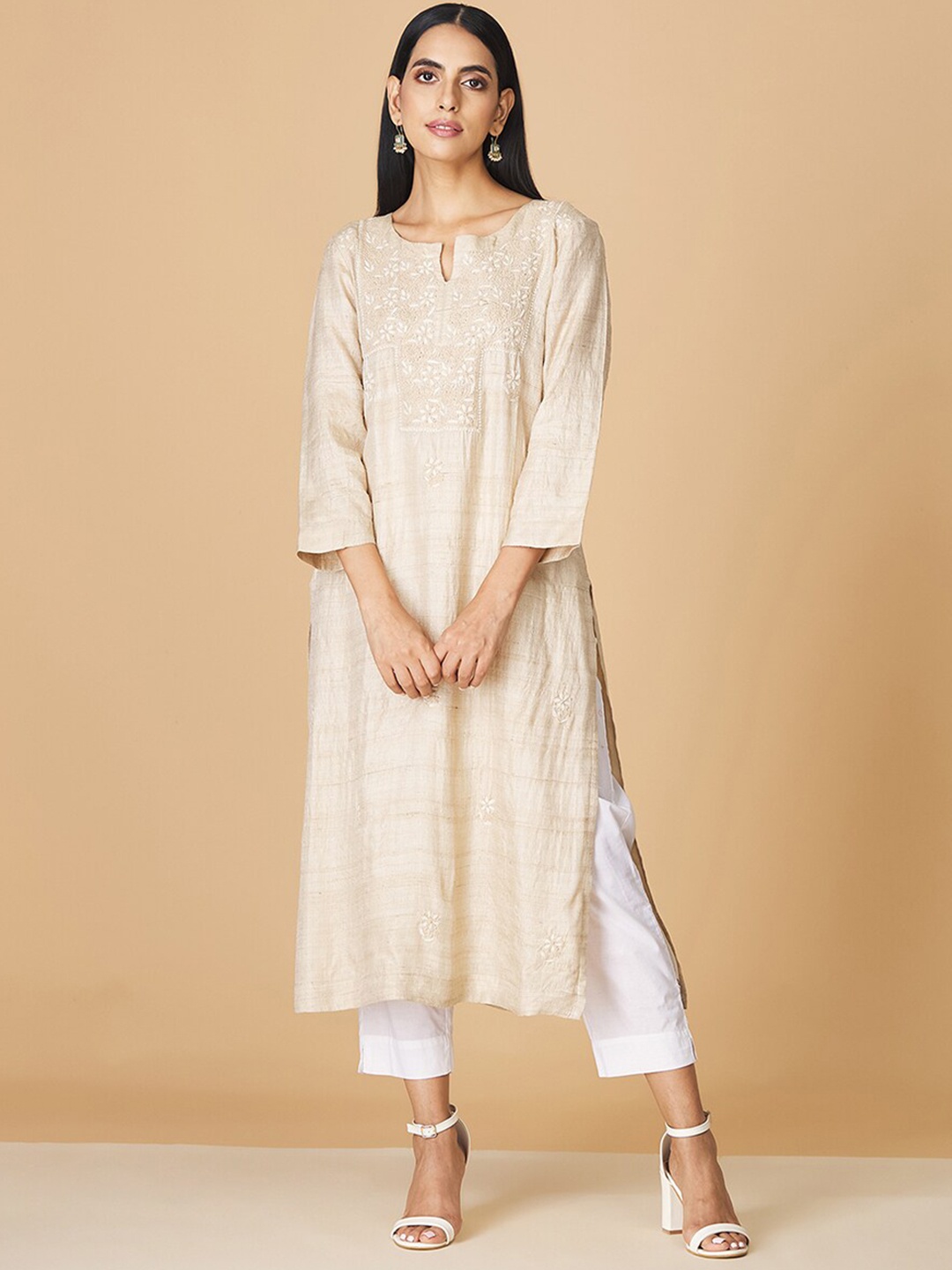

Fabindia Women Off White Floral Embroidered Keyhole Neck Thread Work Kurta