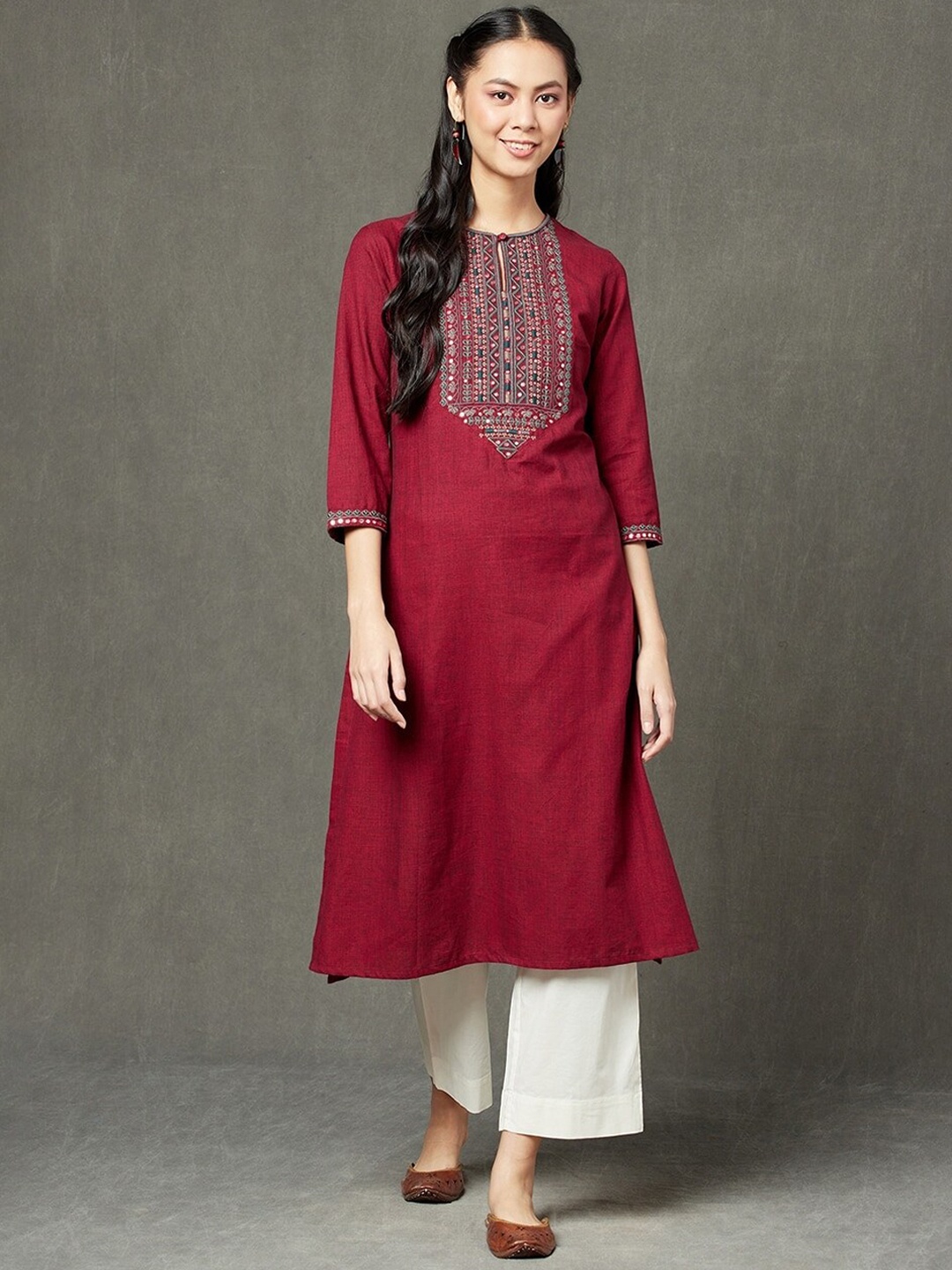 

Fabindia Maroon Yoke Design Round neck Kurta