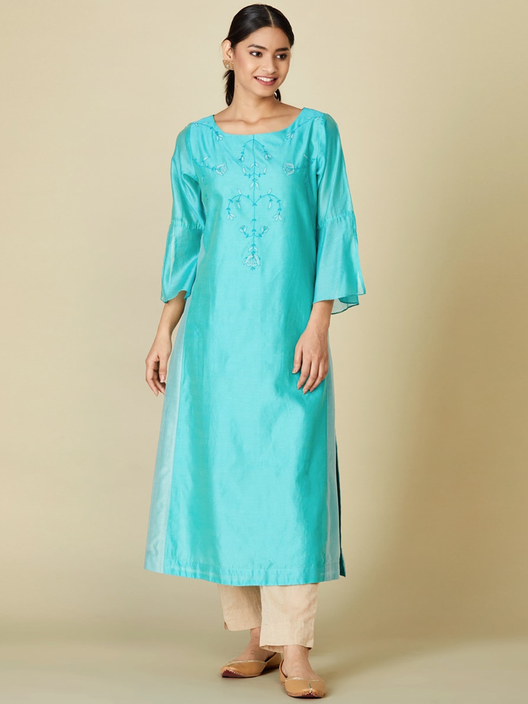 

Fabindia Floral Embroidered Thread Work Kurta, Blue