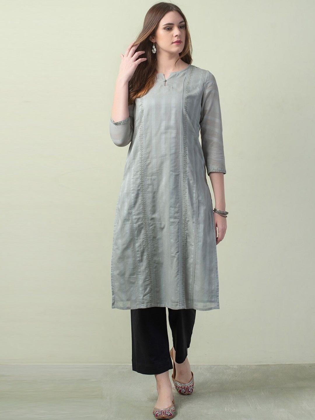 

Fabindia Women Grey Embroidered Keyhole Neck Thread Work Kurta