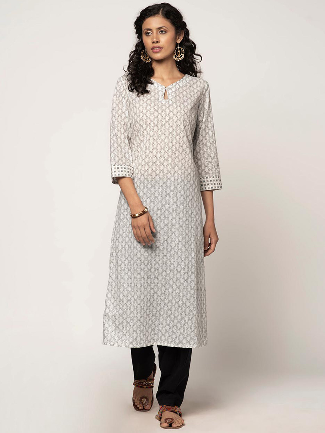 

Fabindia Women White Cotton Geometric Printed Keyhole Neck Kurta