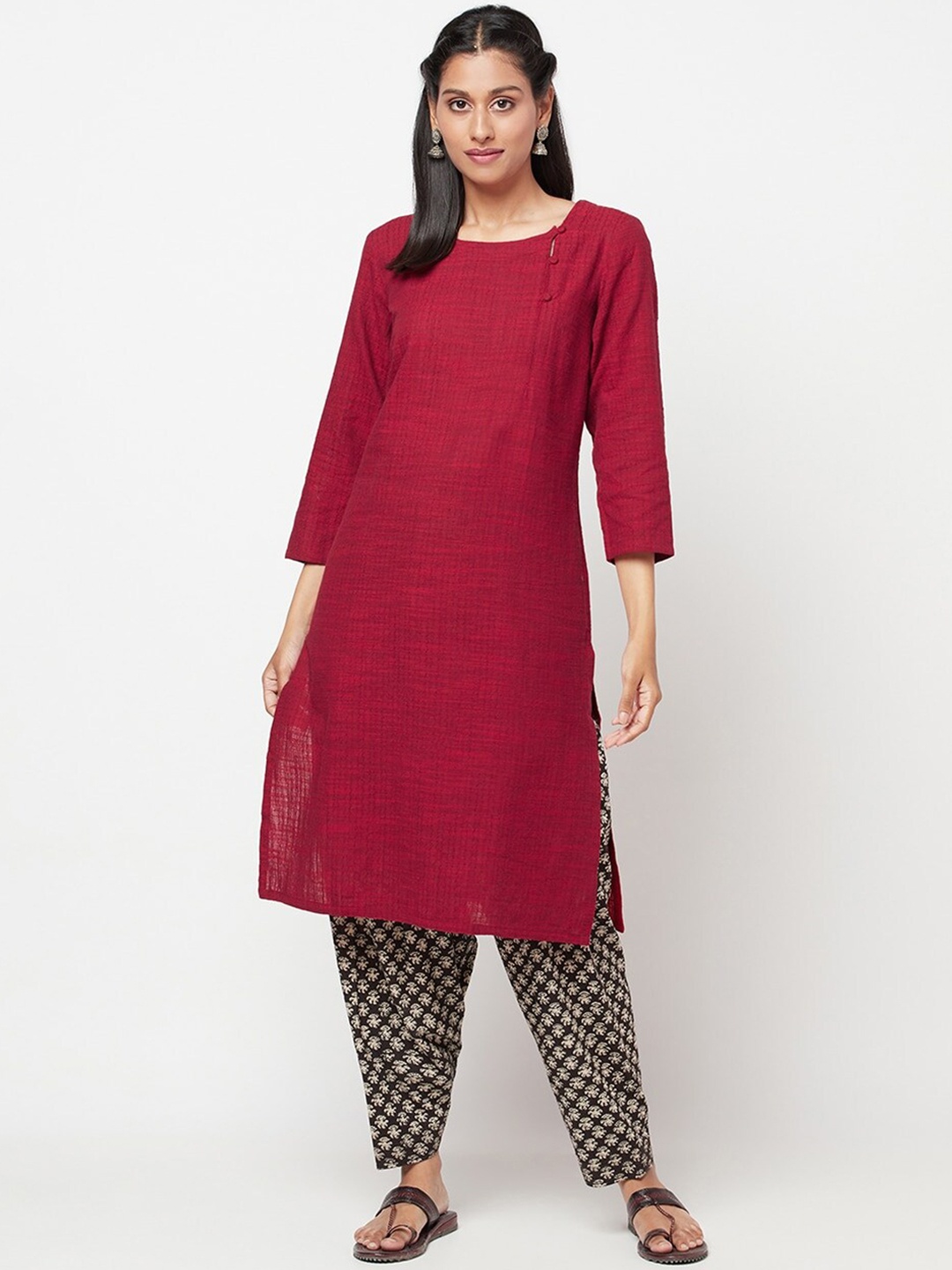 

Fabindia Women Maroon Keyhole Neck Cotton Kurta