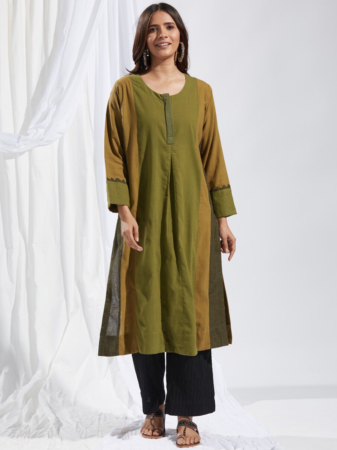 

Fabindia Women Green Colourblocked Pure Cotton Kurta