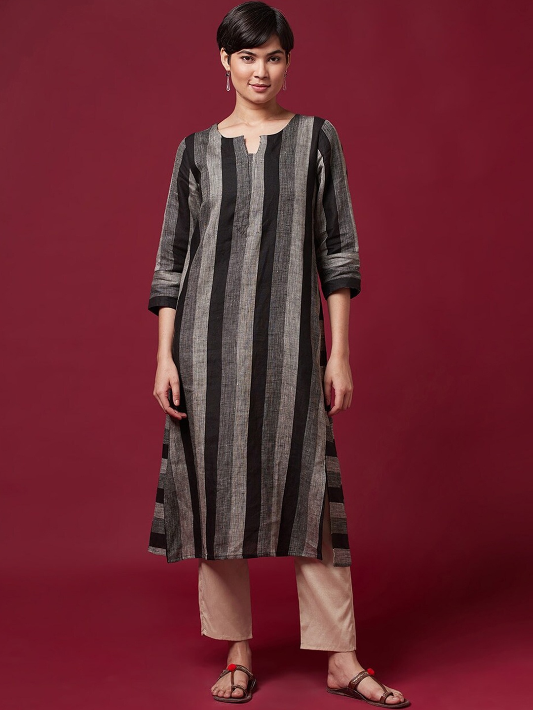 

Fabindia Women Black & Grey Printed Linen Kurta