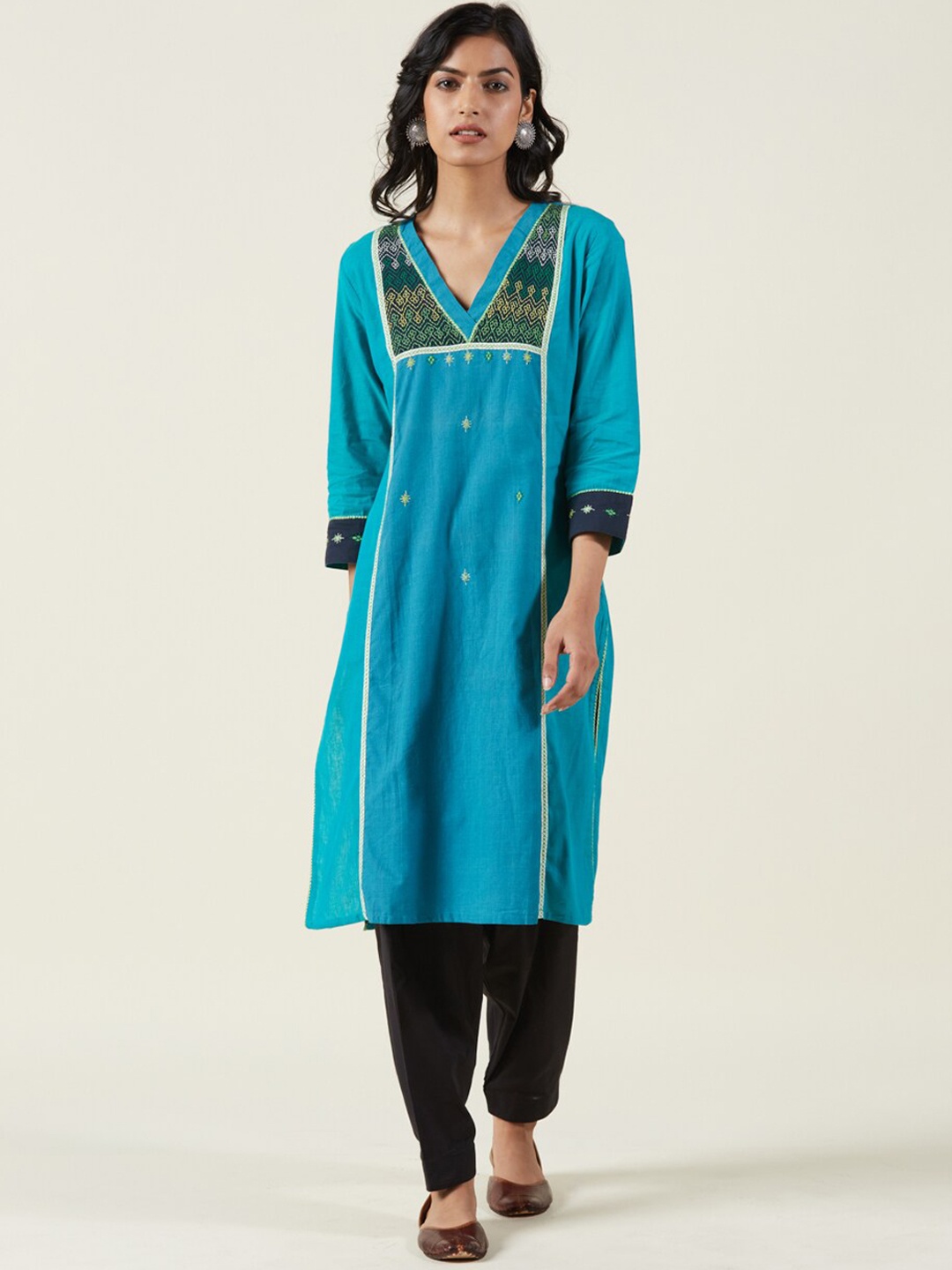 

Fabindia Turquoise Blue Ethnic Motifs Embroidered Thread Work Cotton Kurta