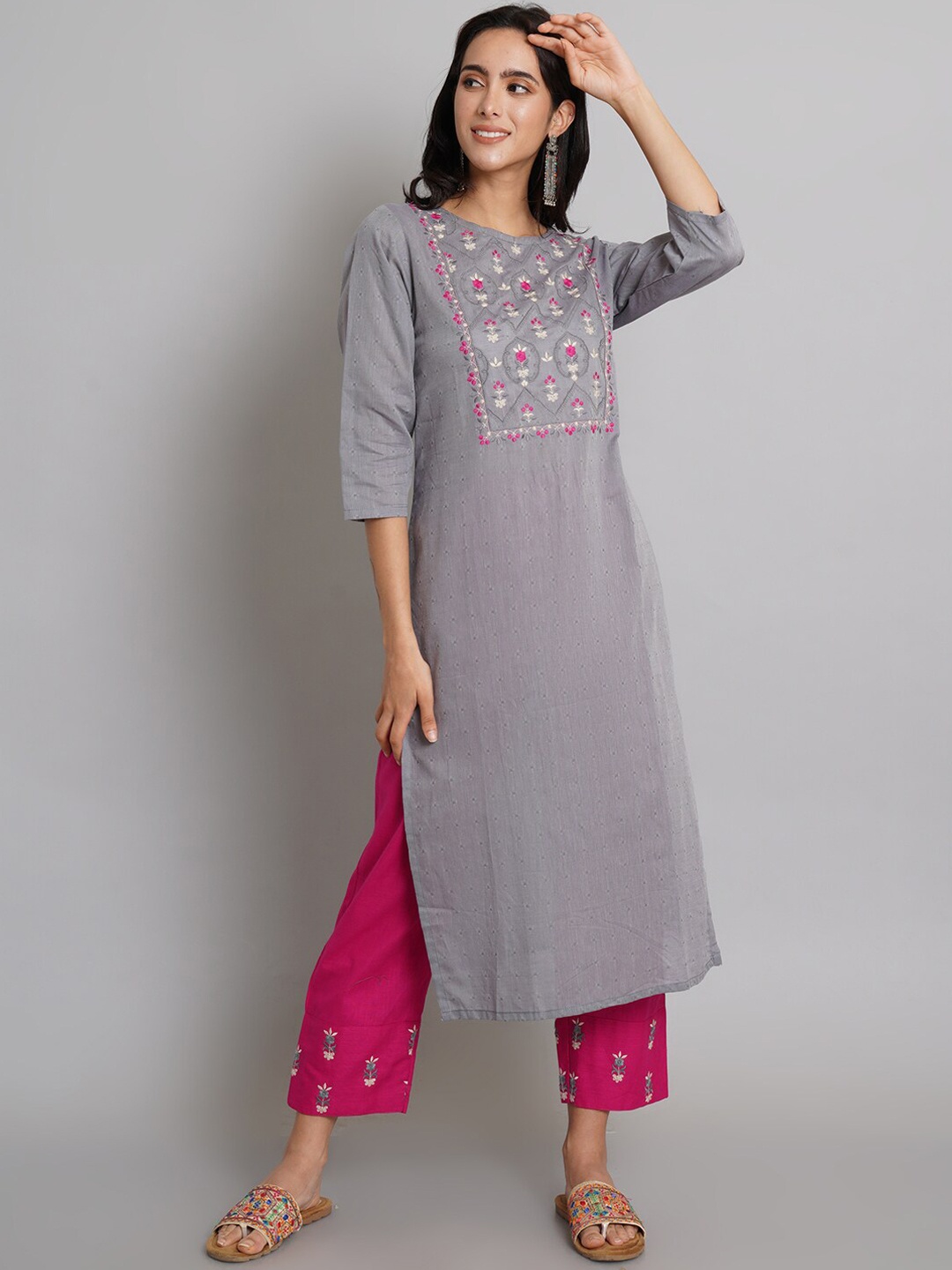 

Risirioutfit Grey Ethnic Motifs Embroidered Thread Work Pure Cotton Kurta with Trousers