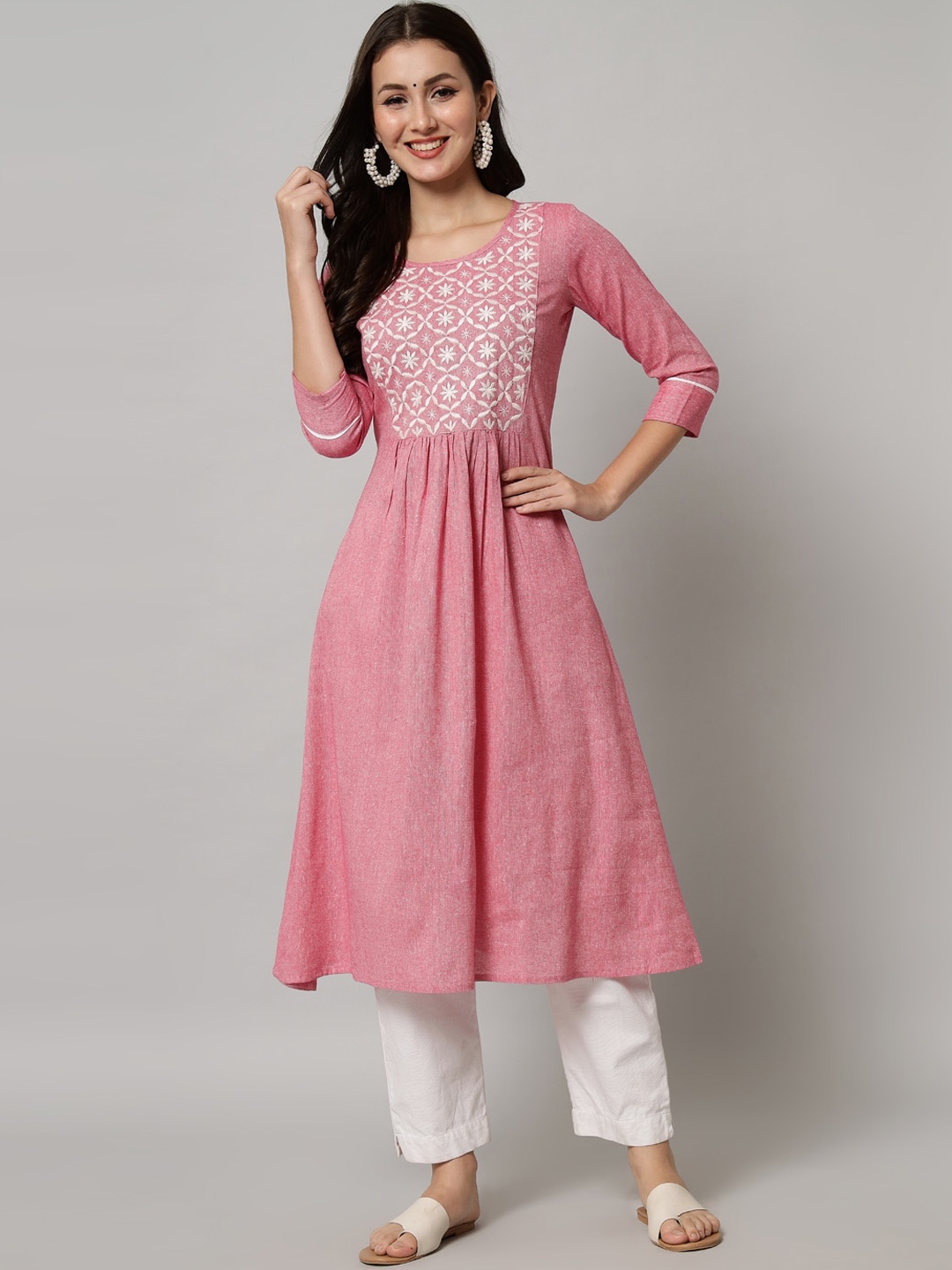 

VASTRAMANIAA Women Pink Cotton Floral Embroidered Thread Work Kurta
