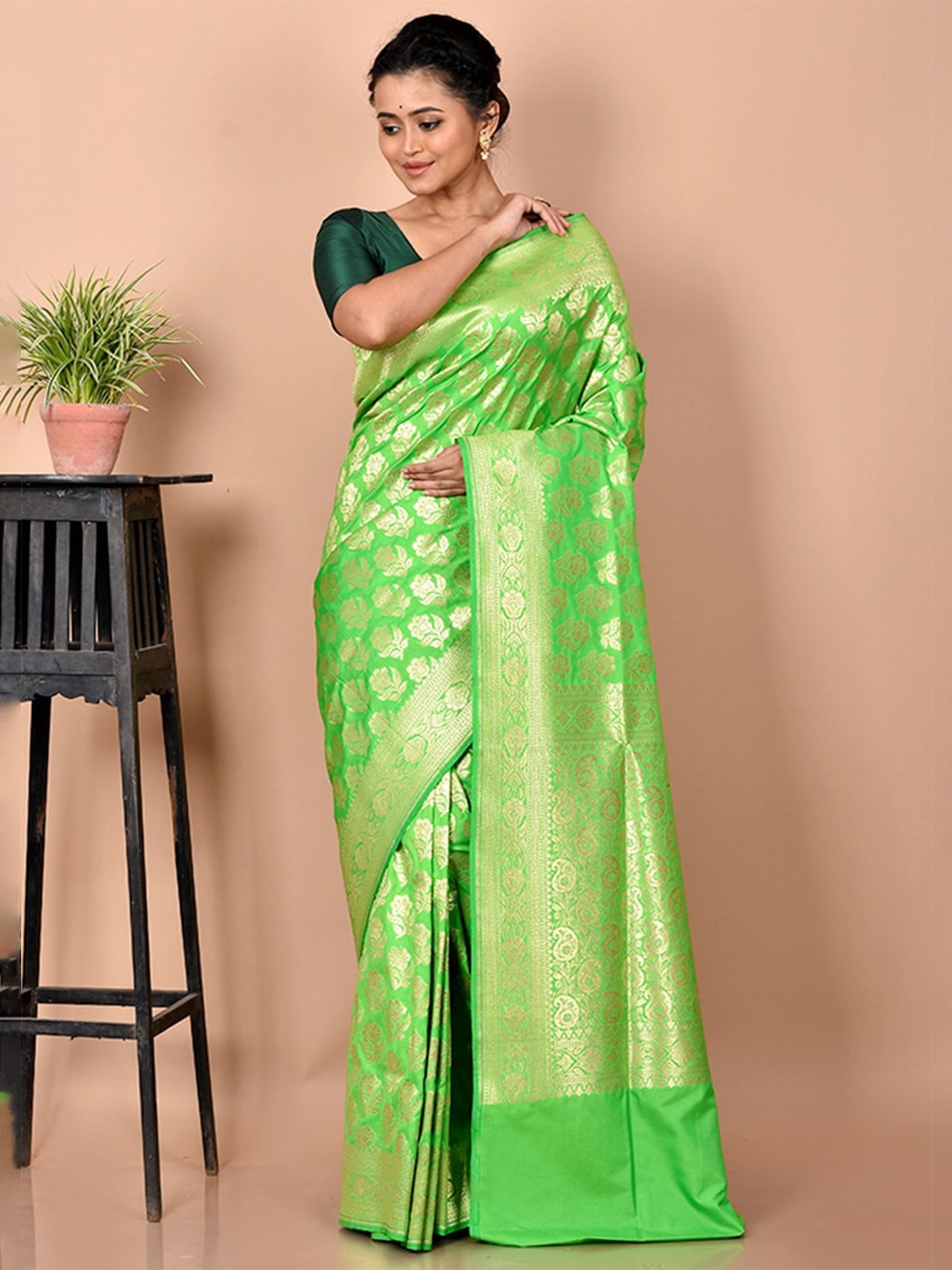 

AllSilks Green & Gold-Toned Woven Design Zari Silk Blend Uppada Saree