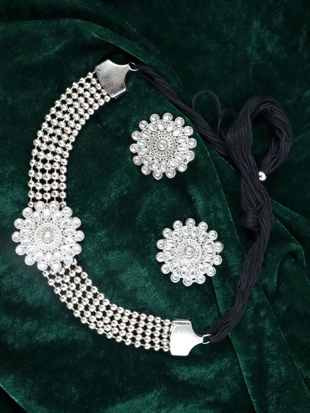 

Krelin Women Silver-Plated White Kundan-Studded Jewellery Set