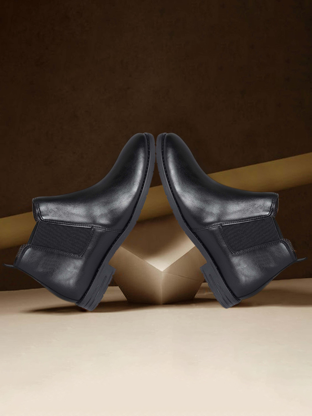 

Roadster Men Black Chelsea Casual Boots