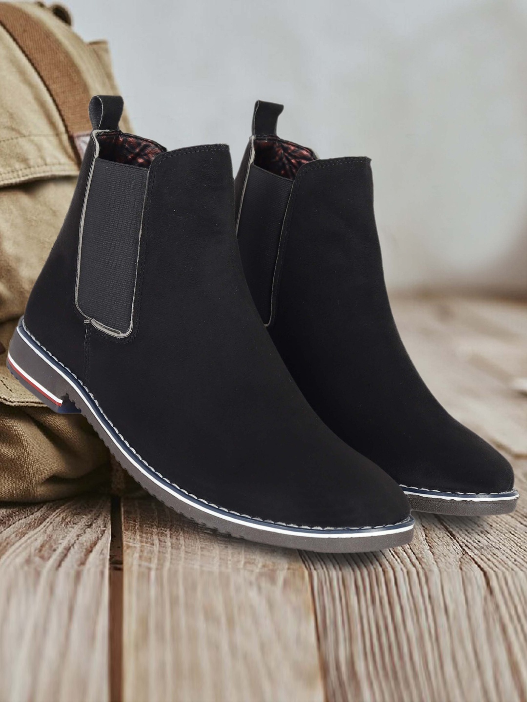 

Roadster Men Black Casual Chelsea Boots