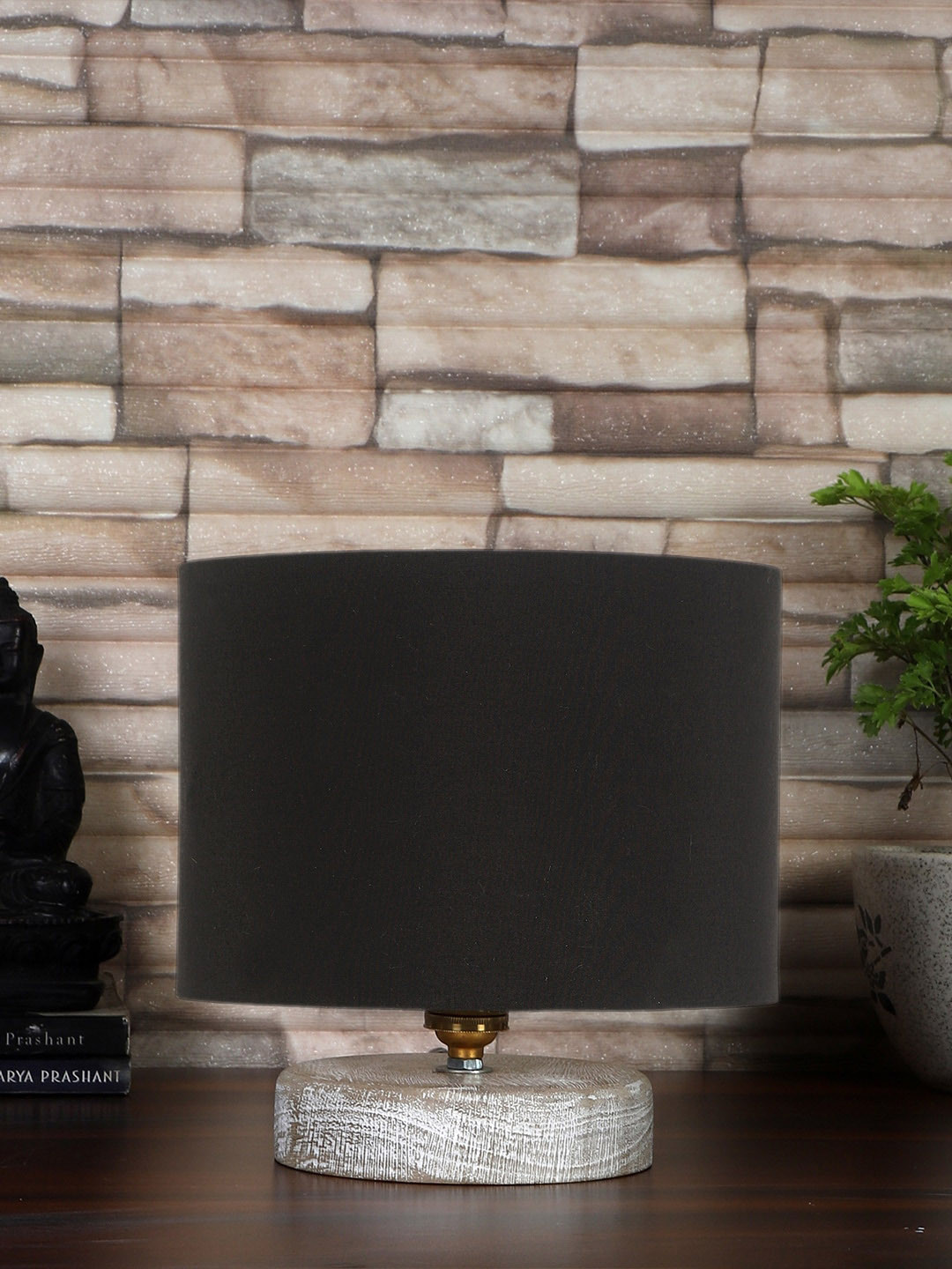 

Devansh Black Cylindrical Table Lamp