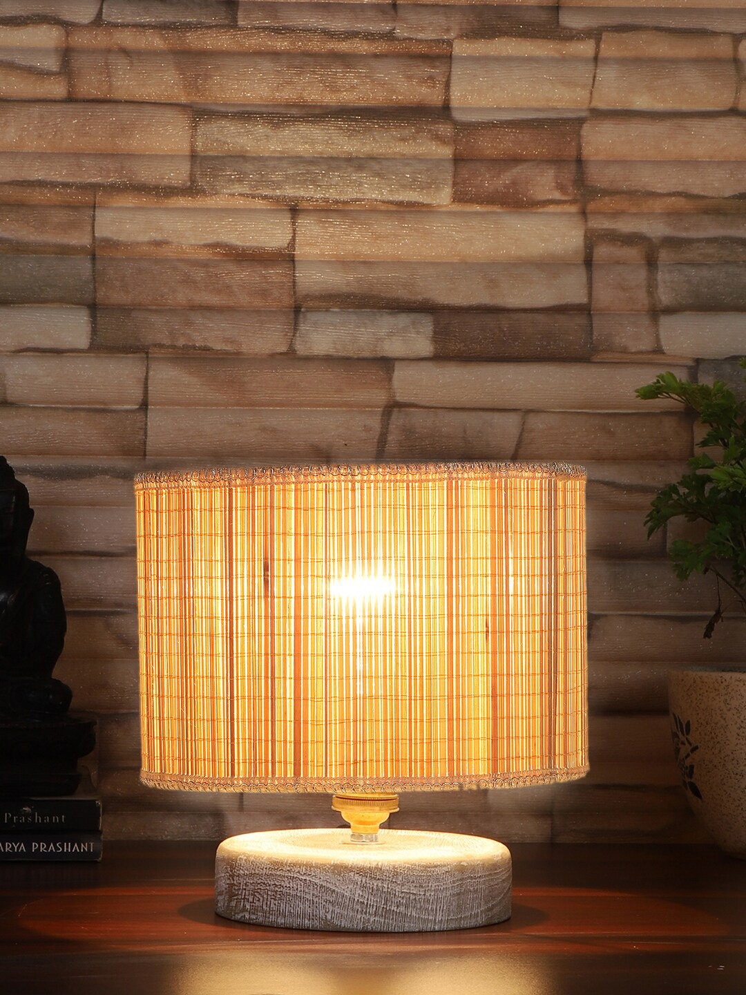 

Devansh Off White Cylindrical Table Lamp