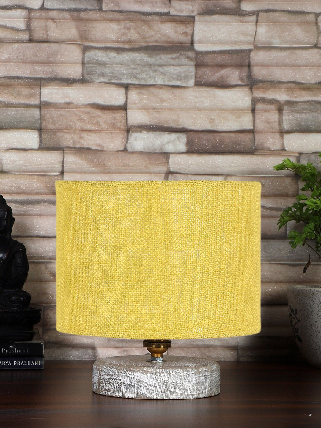 

Devansh Yellow & White Cylindrical Jute Table Lamp