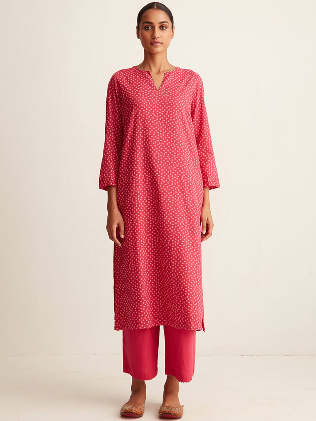 

Ancestry Pink Geometric Printed Cotton V-neck Kurta