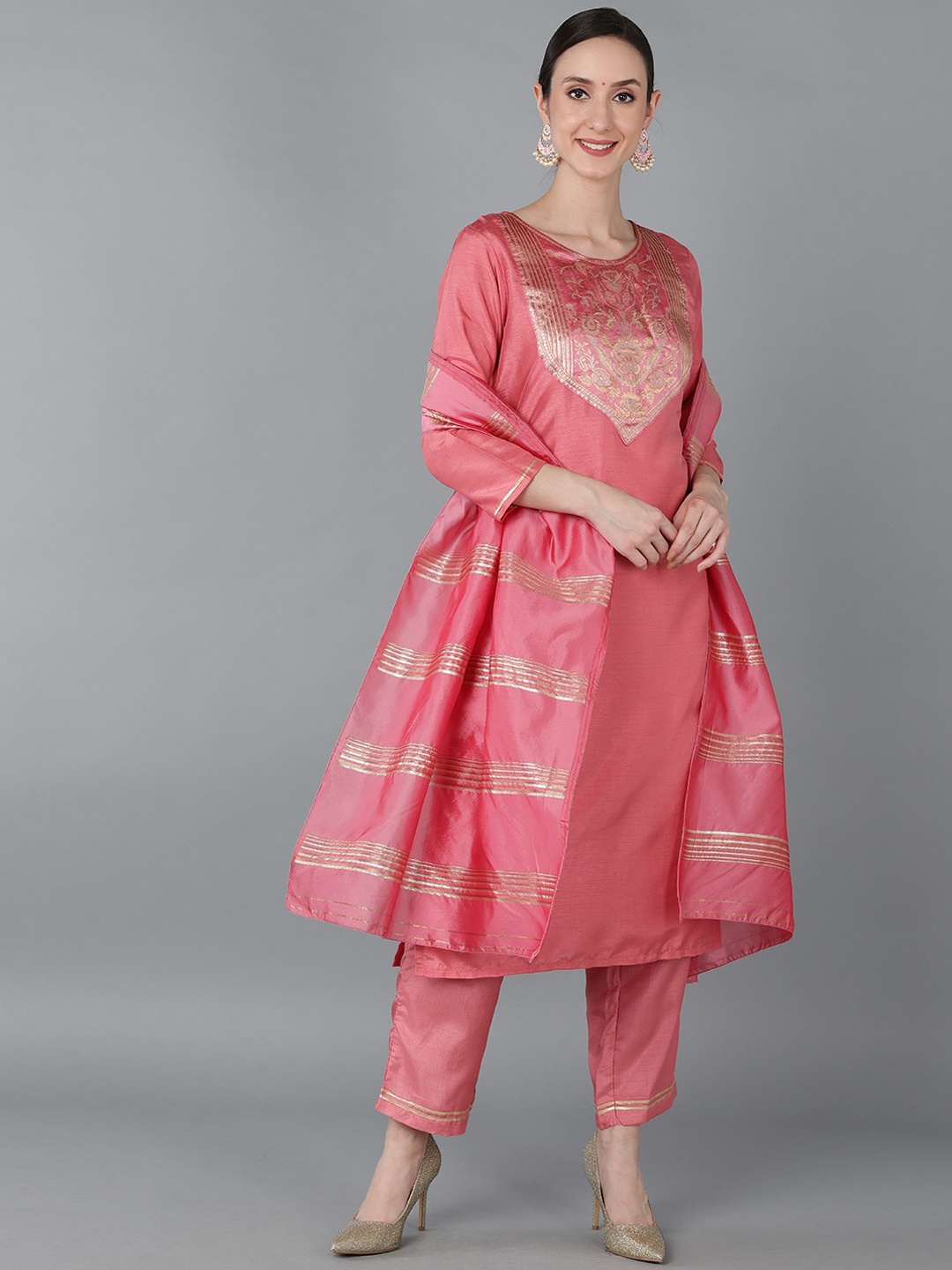 

AHIKA Women Rose Printed Kurta with Trousers & Dupatta