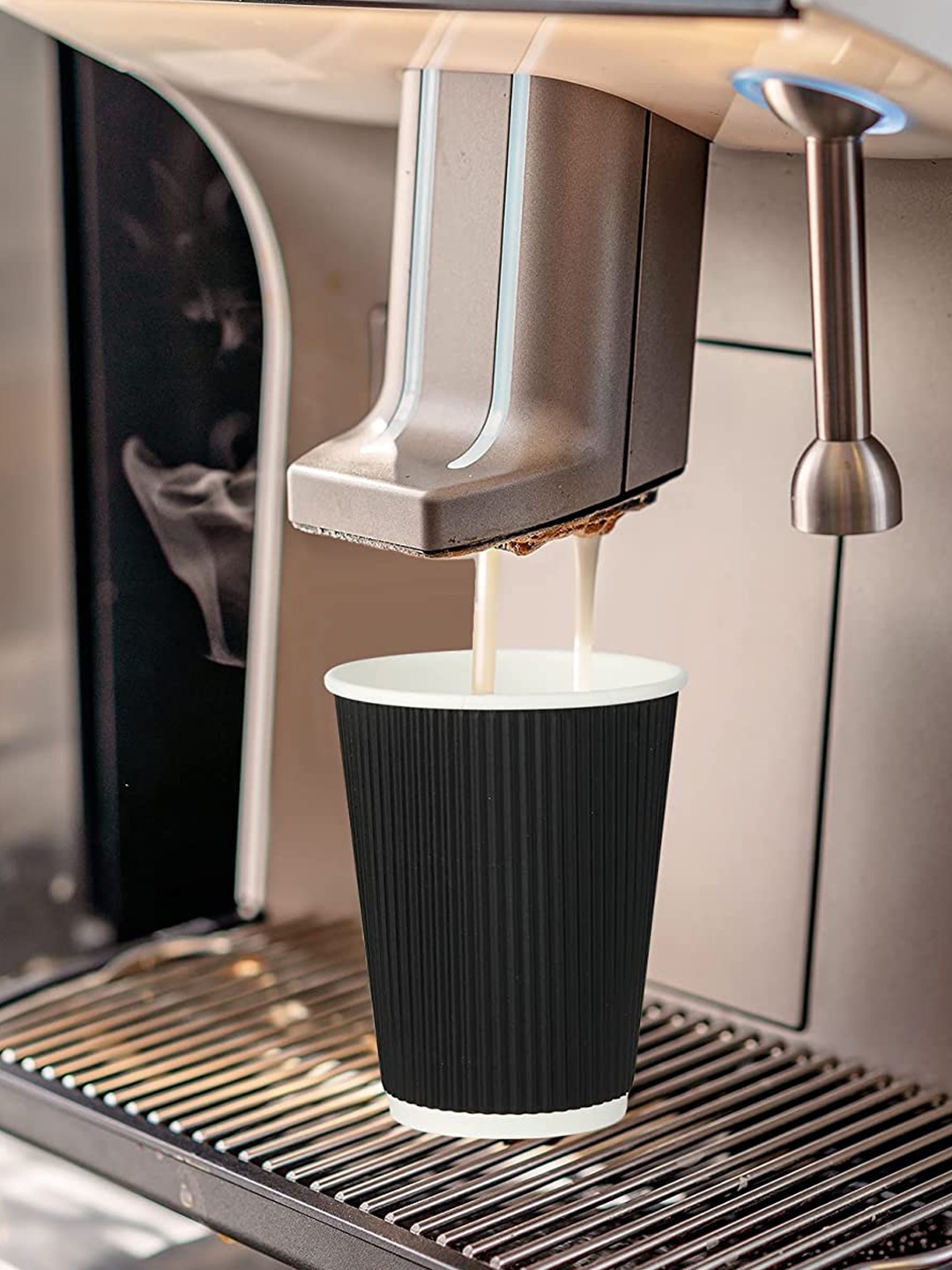 

NASTEE Black & White White White Textured Plastic Matte Cups Set of Cups and Mugs