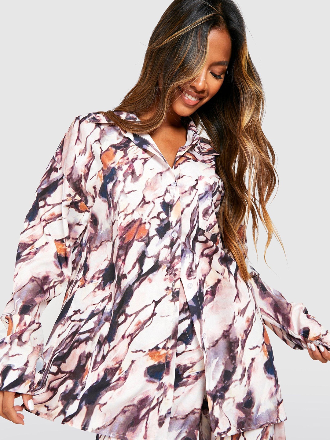 

Boohoo Women Off White & Charcoal Grey Marble Printed Relaxed Fit Shirt