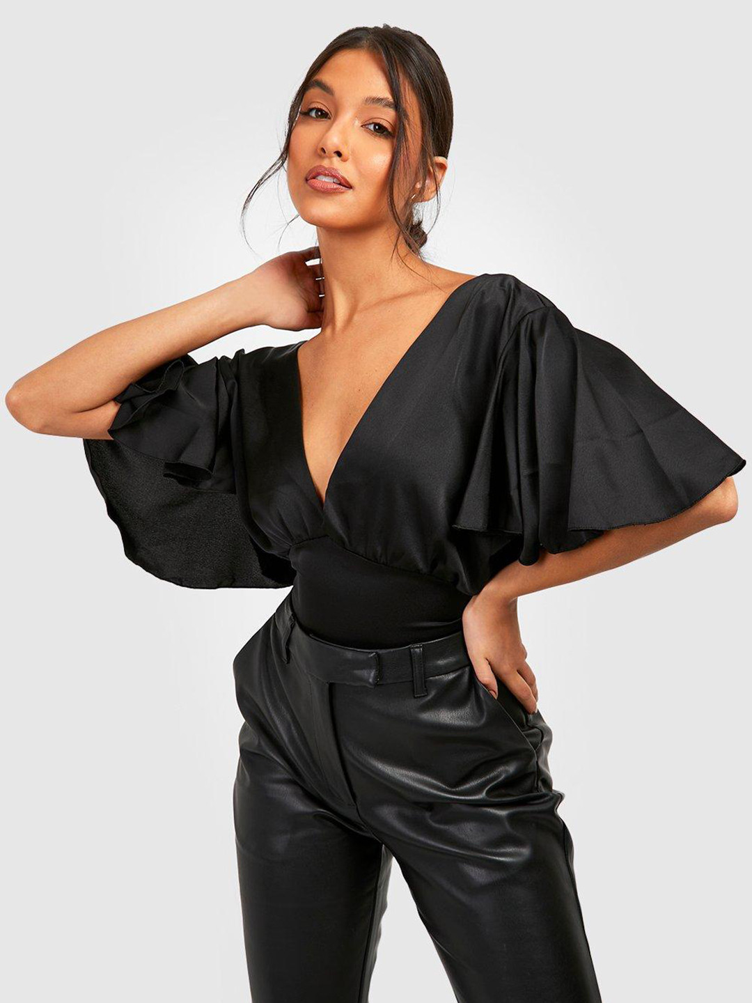 

Boohoo Black Plunge V-Neck Flutter Sleeves Top