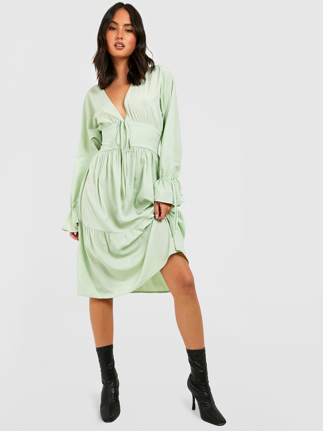 

Boohoo Tiered Midi Empire Dress, Green