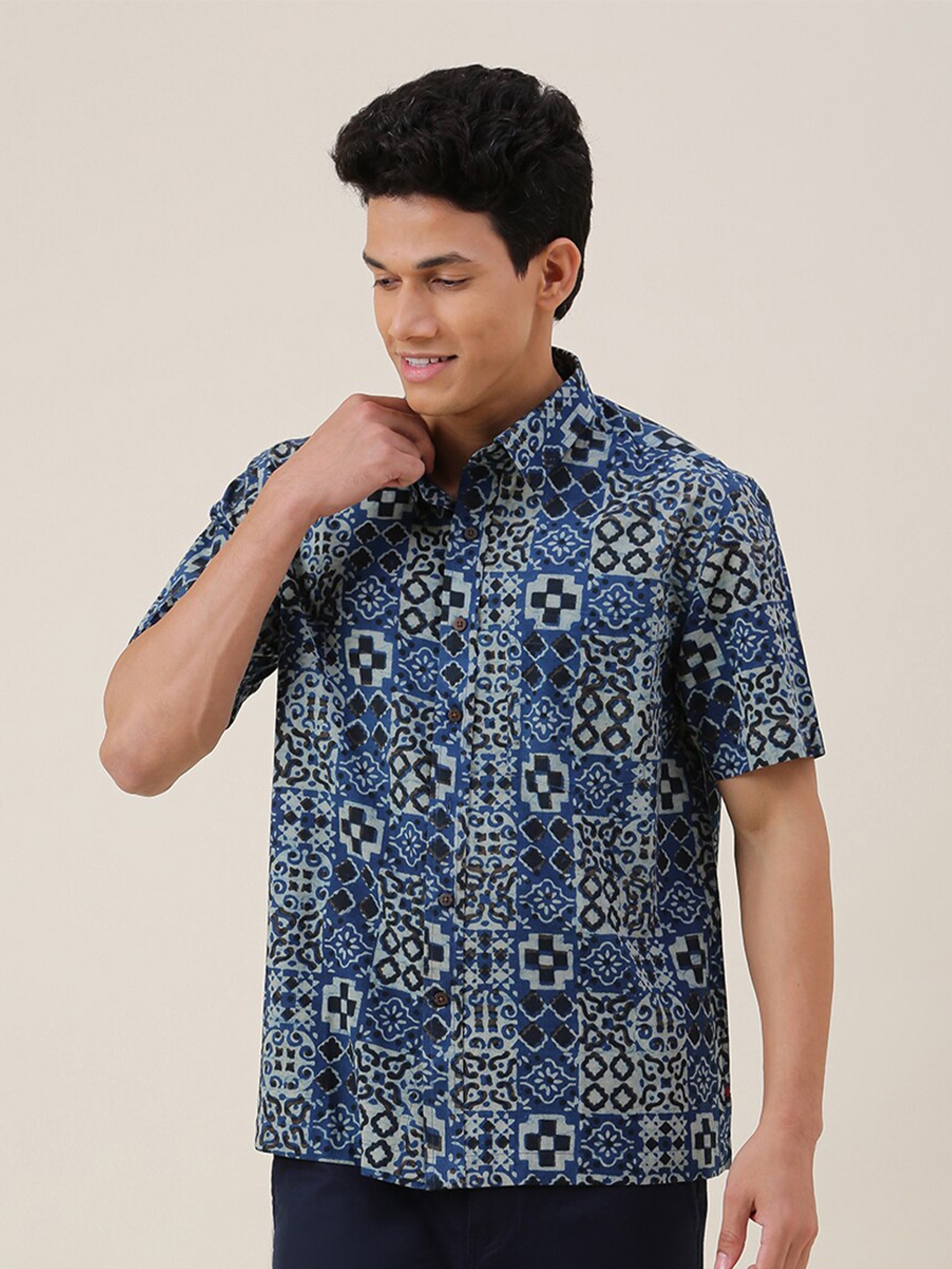 

Fabindia Men Navy Blue Straight Printed Cotton Casual Shirt