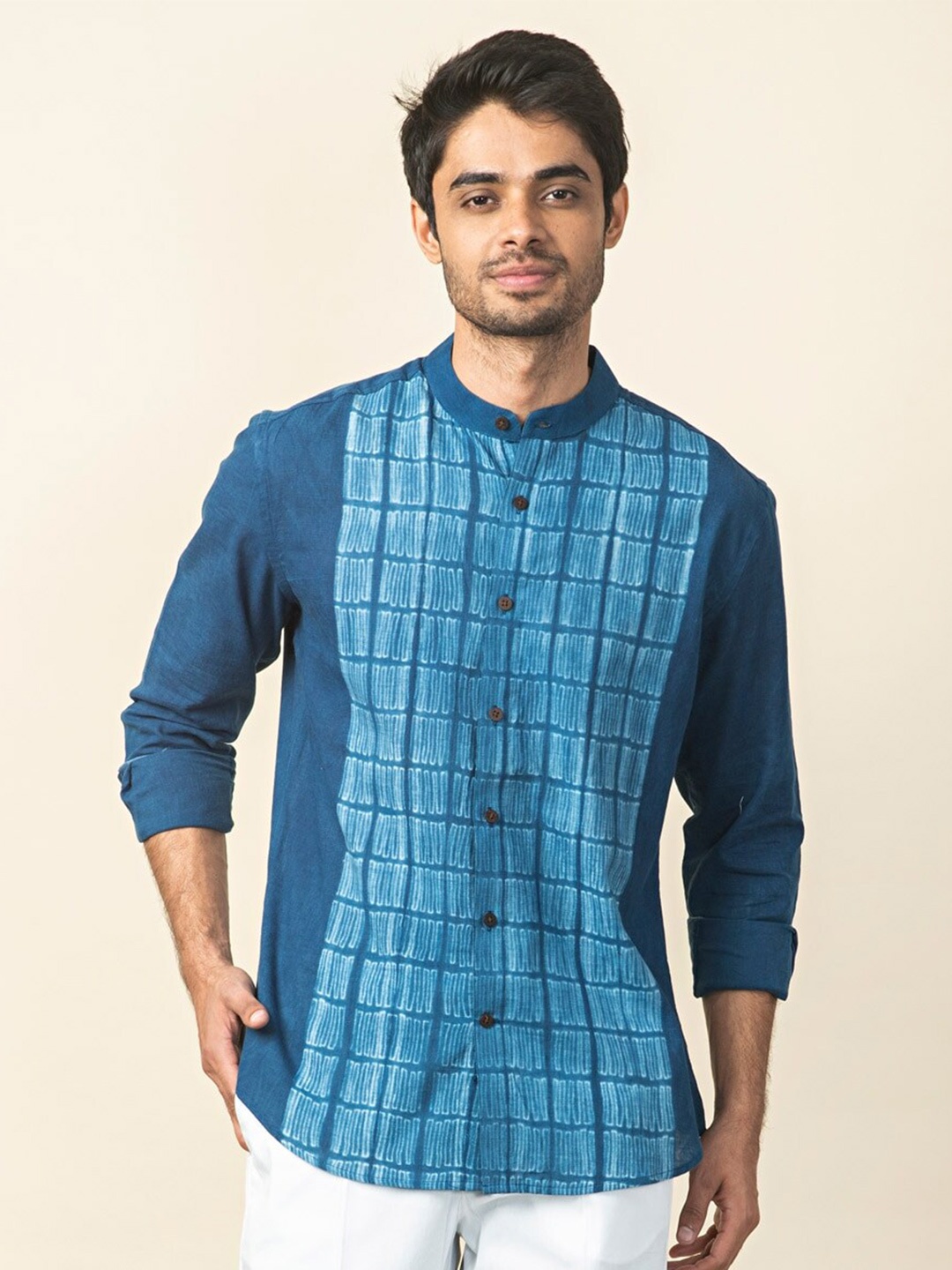 

Fabindia Men Blue Cotton Slim Fit Printed Casual Shirt
