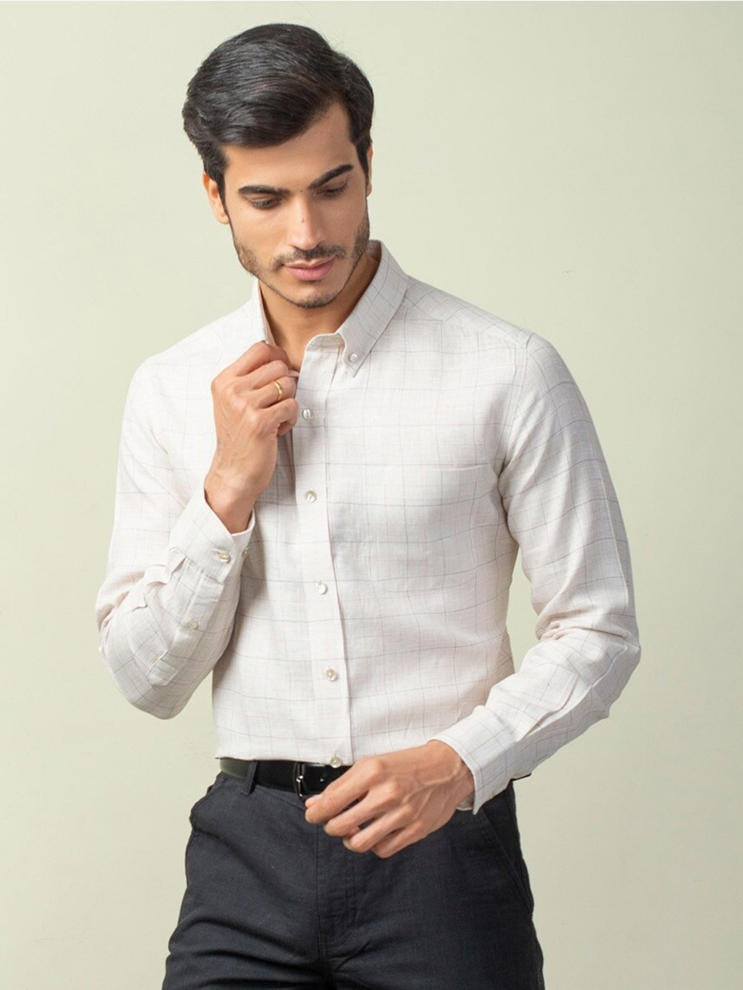 

Fabindia Men Checked Comfort Checked Formal Shirt, White
