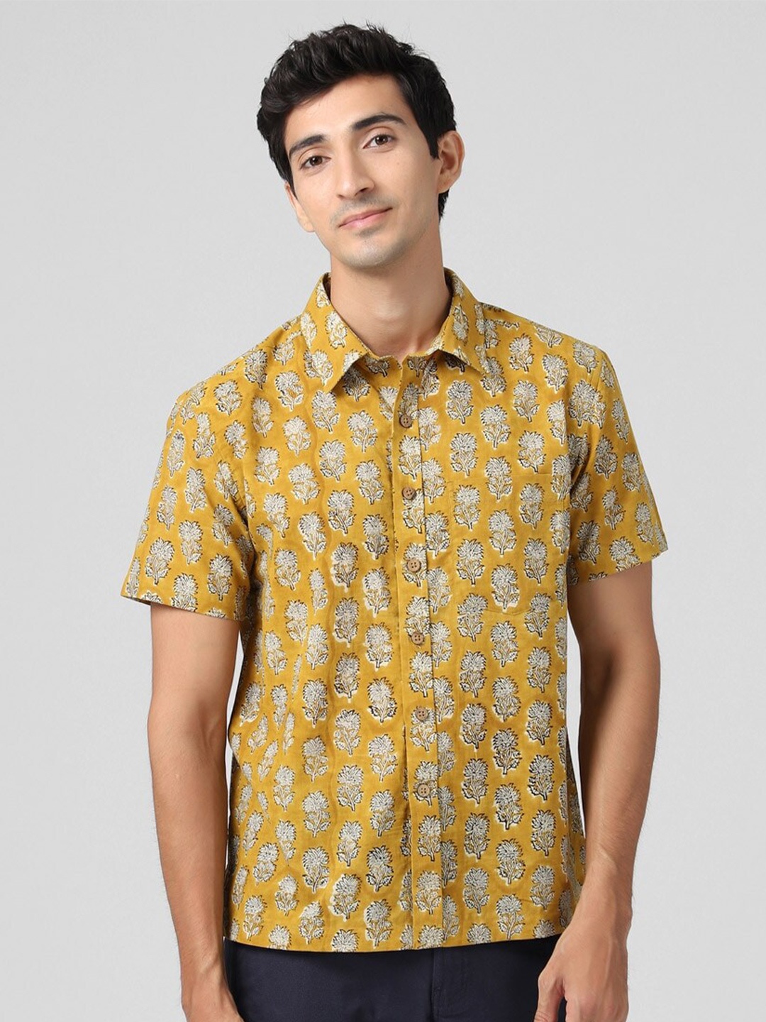 

Fabindia Men Comfort Floral Printed Cotton Casual Shirt, Yellow