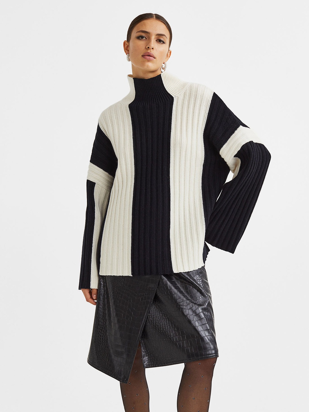 

H&M Women Black & White Oversized Wool Jumper