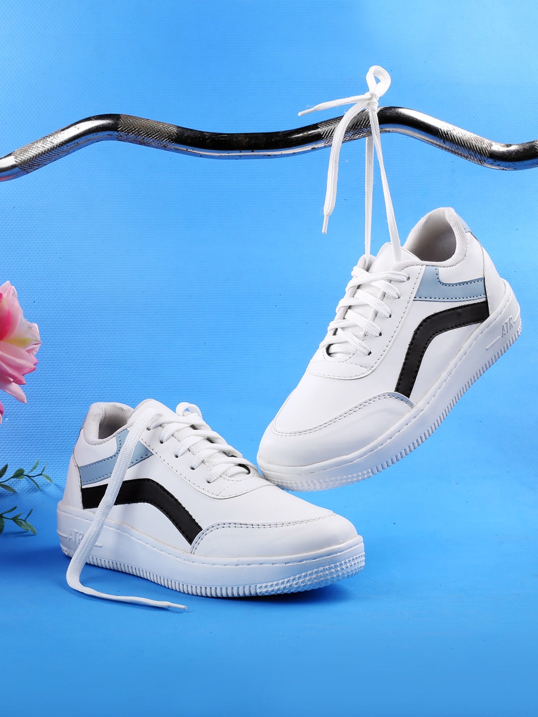 

mr.wonker Women White Colourblocked Sneakers